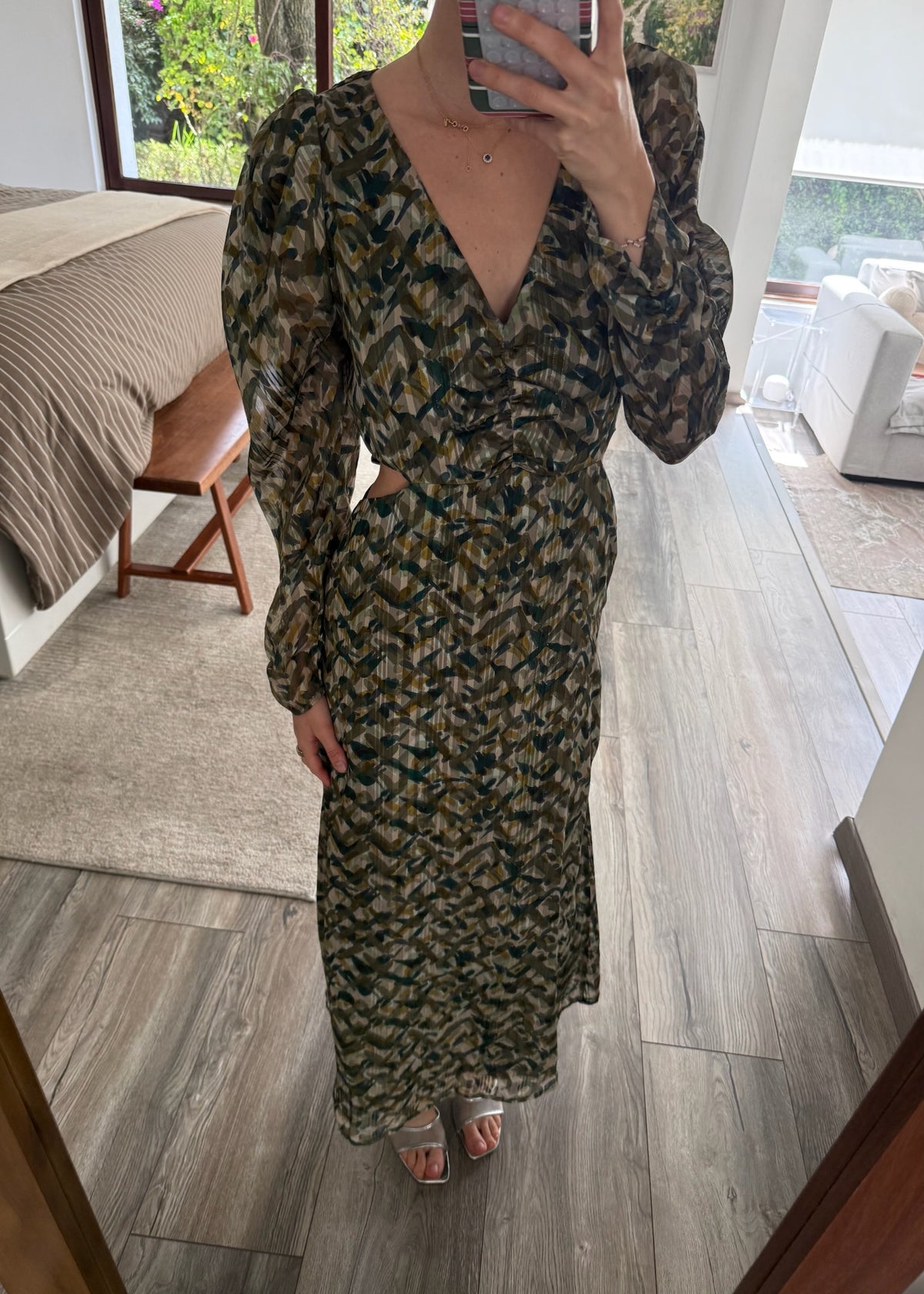 VESTIDO ESTAMPADO CON CUT OUTS VERDE
