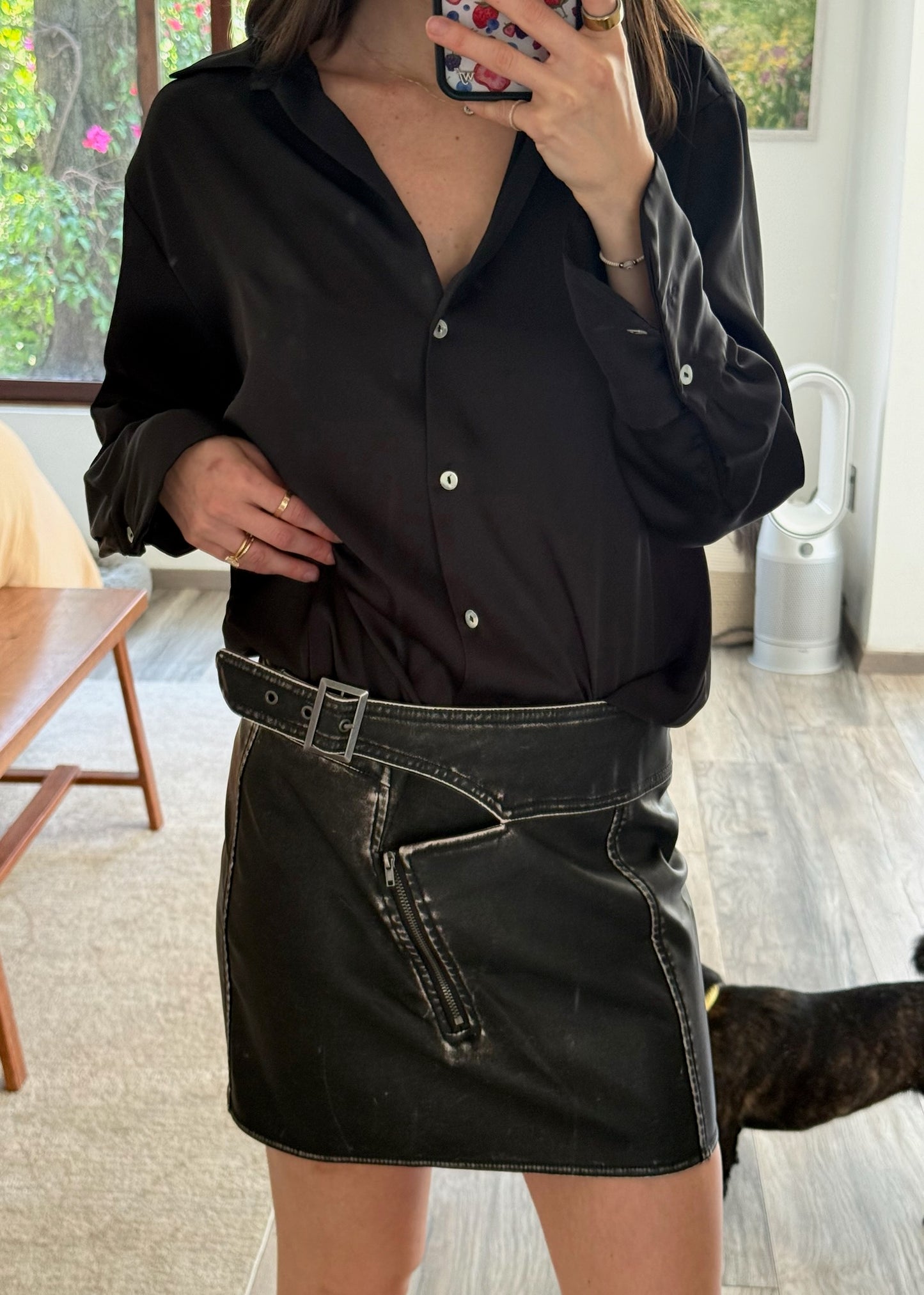 FALDA DE FAUX LEATHER CON CINTURÓN