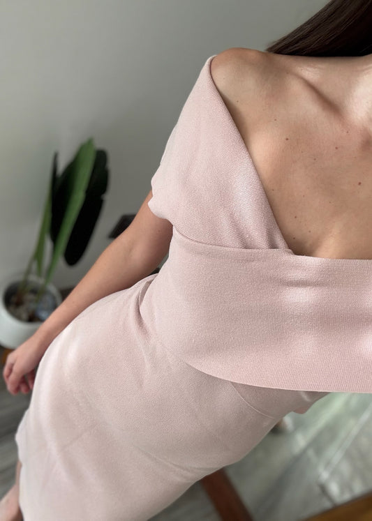 VESTIDO OFF THE SHOULDER MIDI ROSA