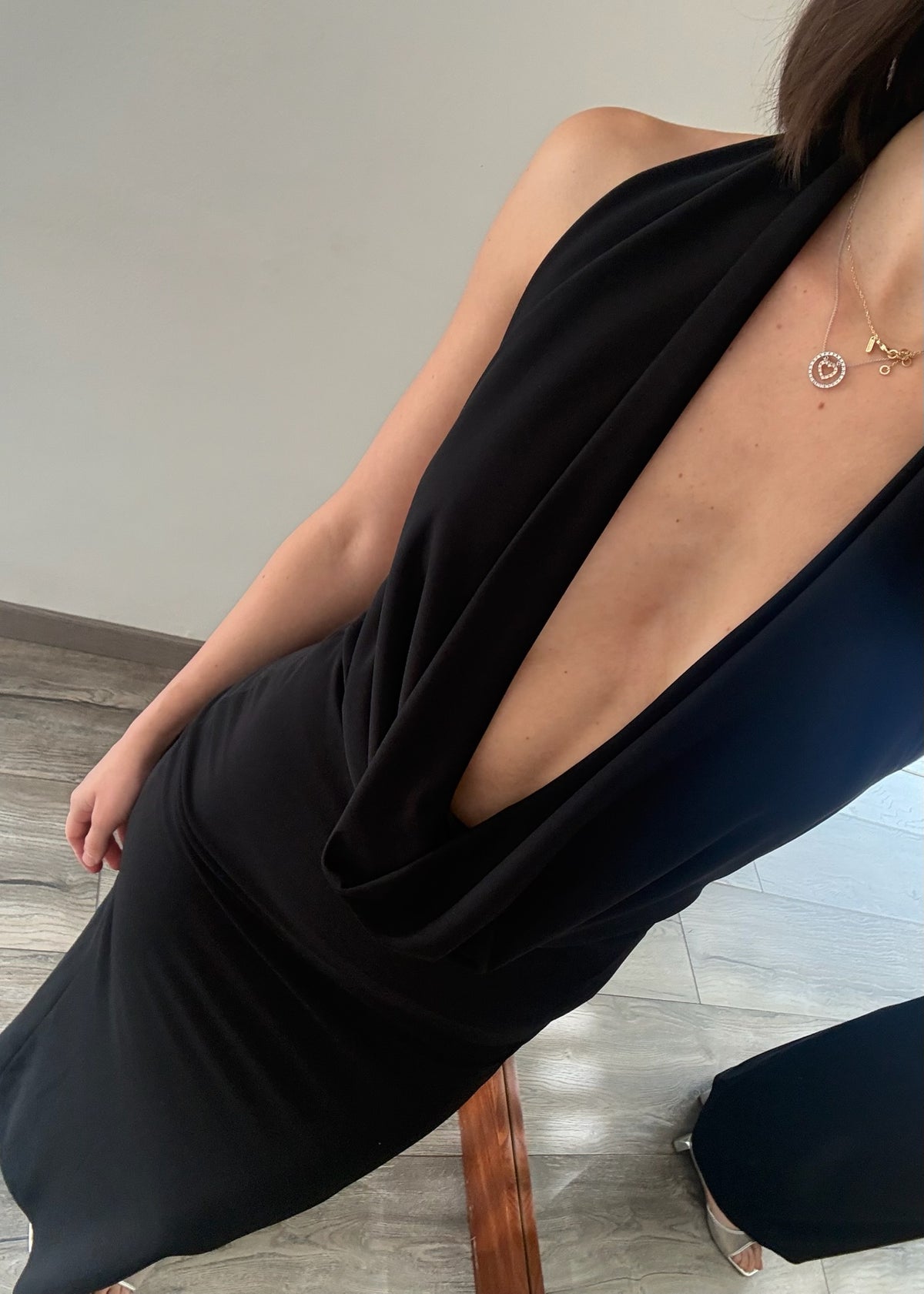 VESTIDO MAXI CON ESCOTE