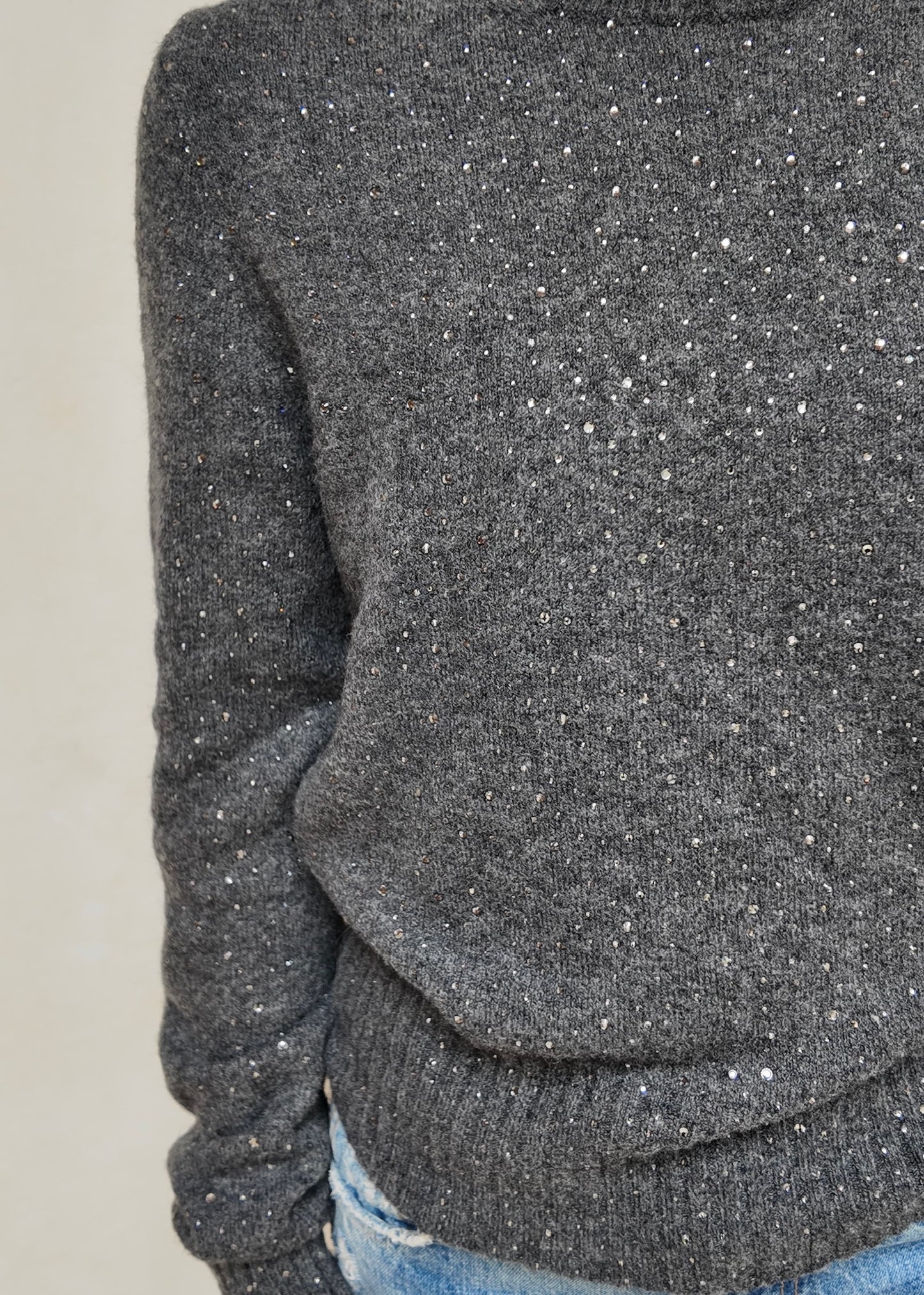 CREWNECK GRIS CON DIAMANTES