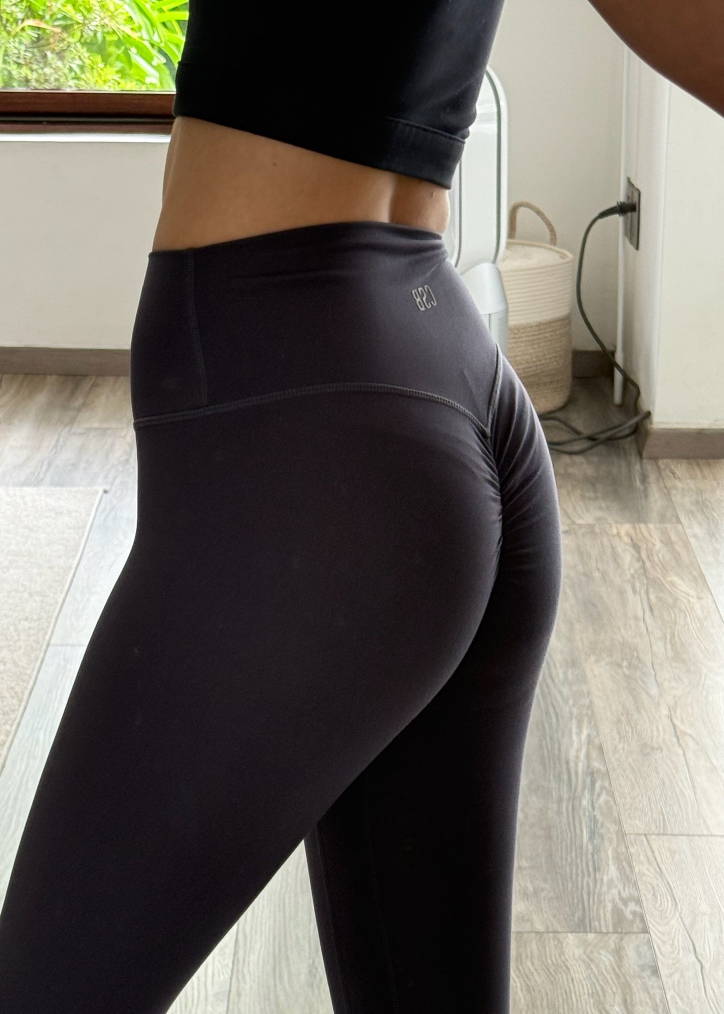 ACTIVE LEGGINGS GRISES CON FRUNCIDO ATRÁS