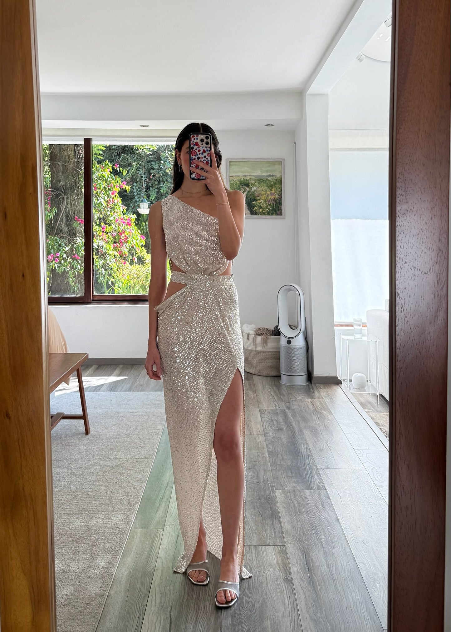 VESTIDO MIDI DE LENTEJUELAS CON CUT OUTS