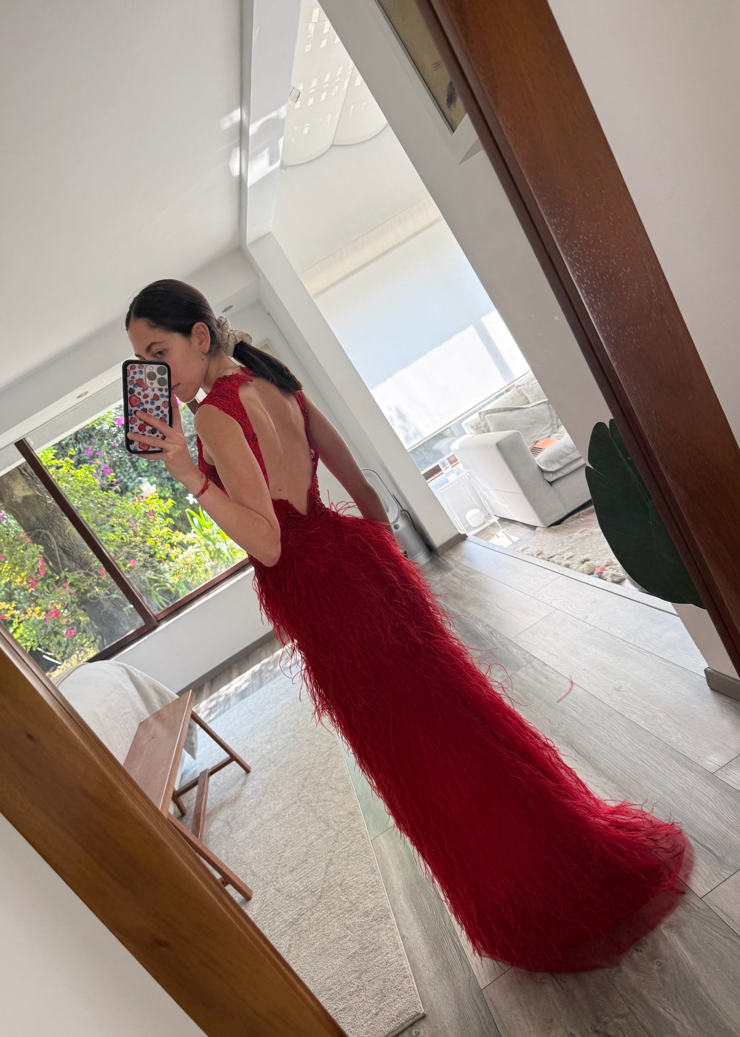 VESTIDO MAXI CON PLUMAS