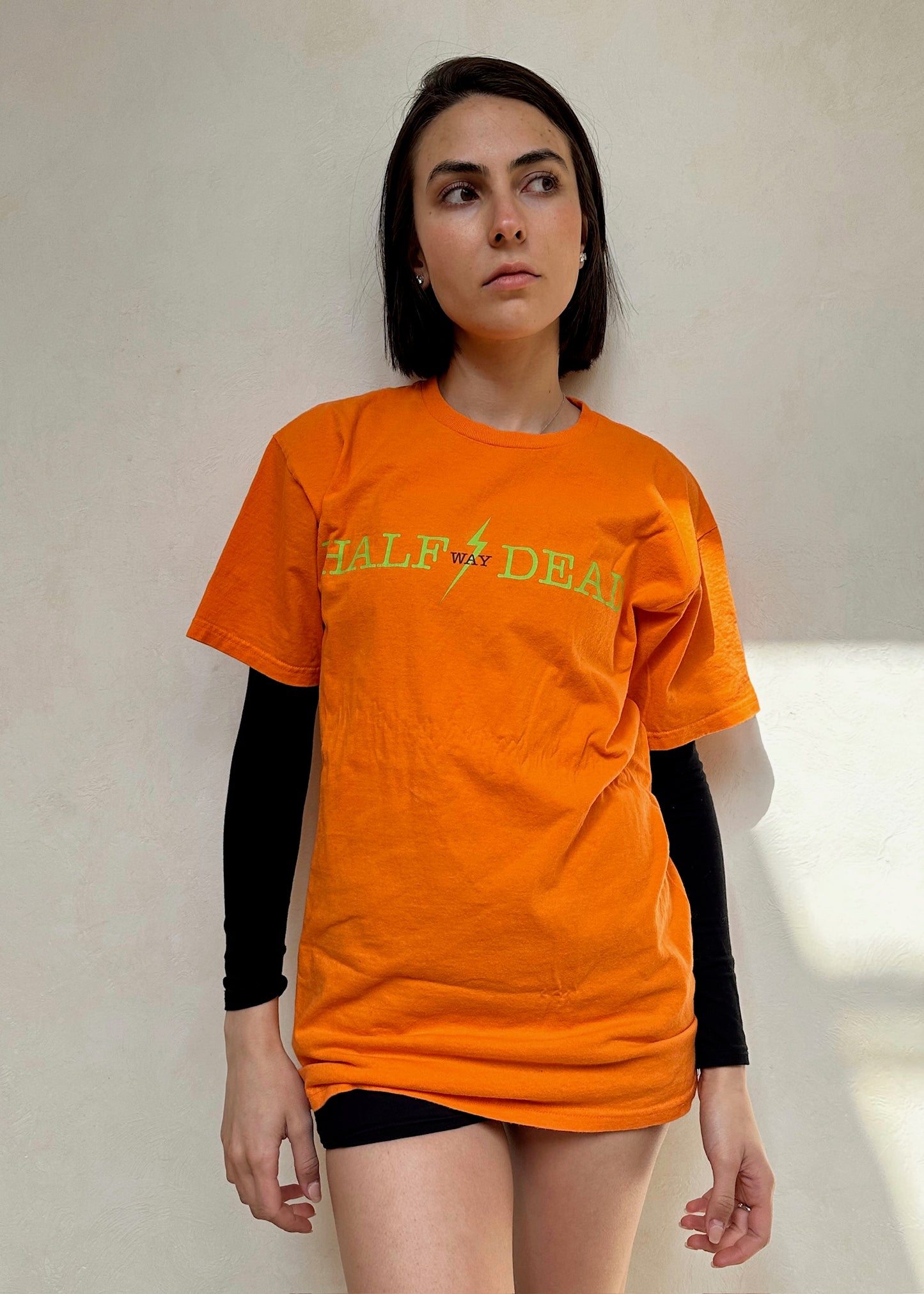 HALF WAY DEAD TEE NARANJA