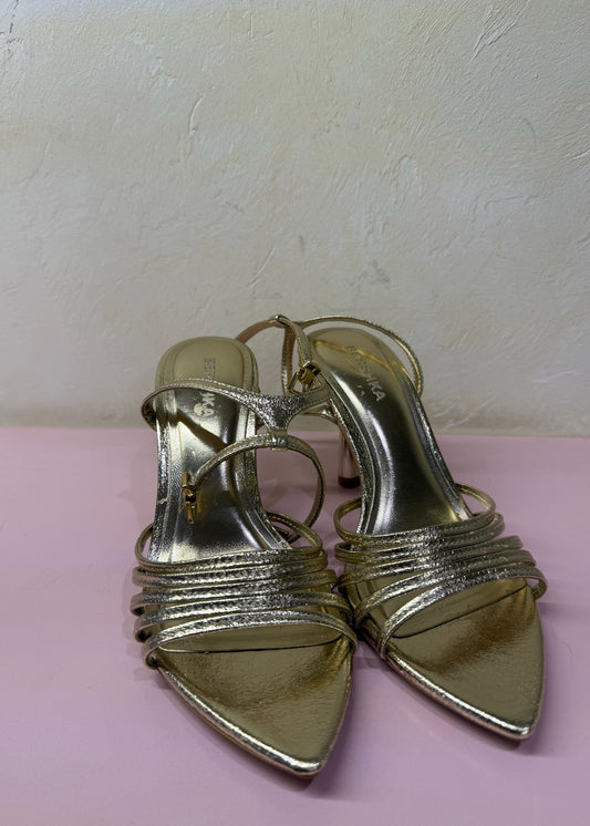 TACÓN DORADO CON STRAPS