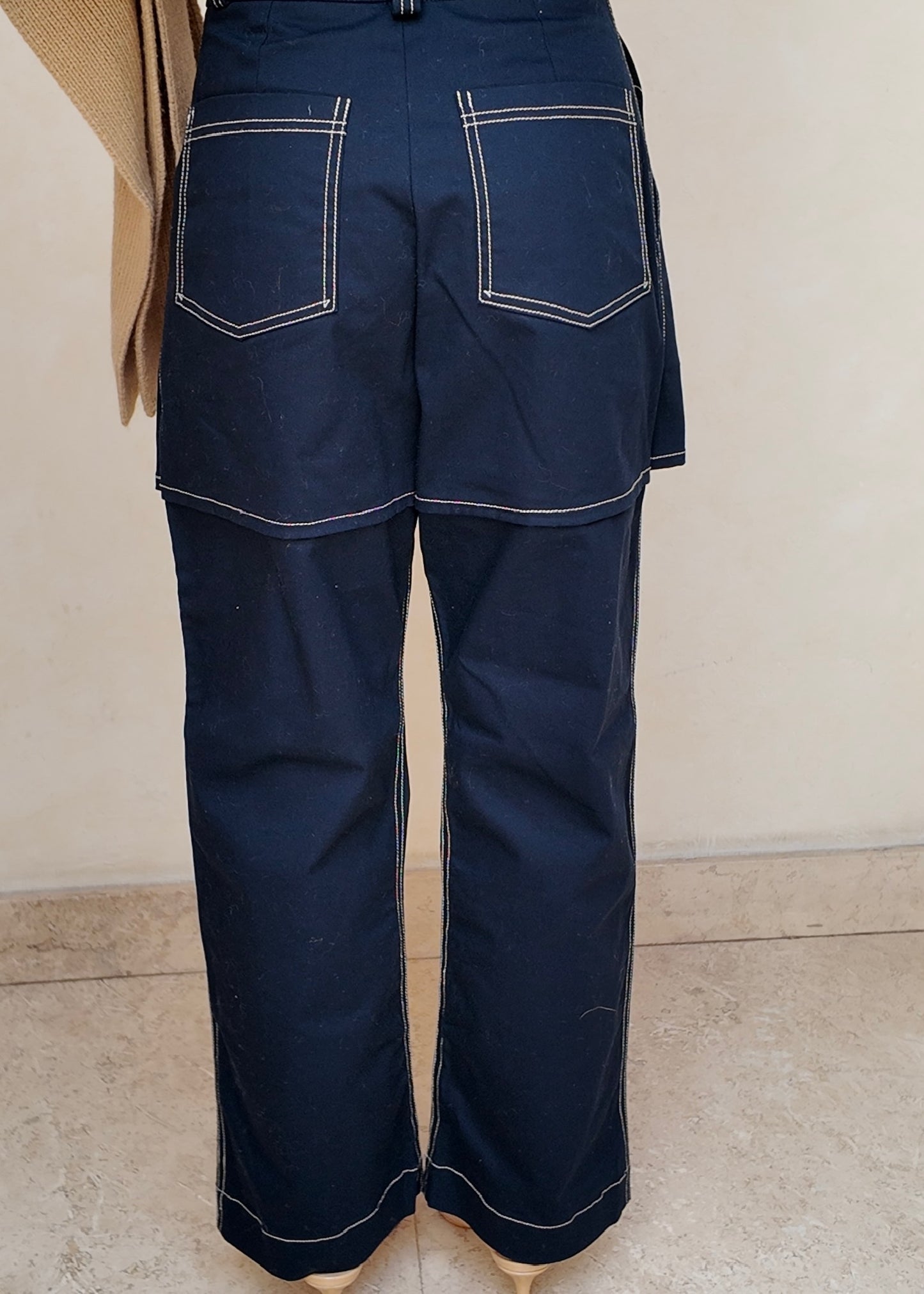PANTALÓN NAVY BLUE CON CORTES