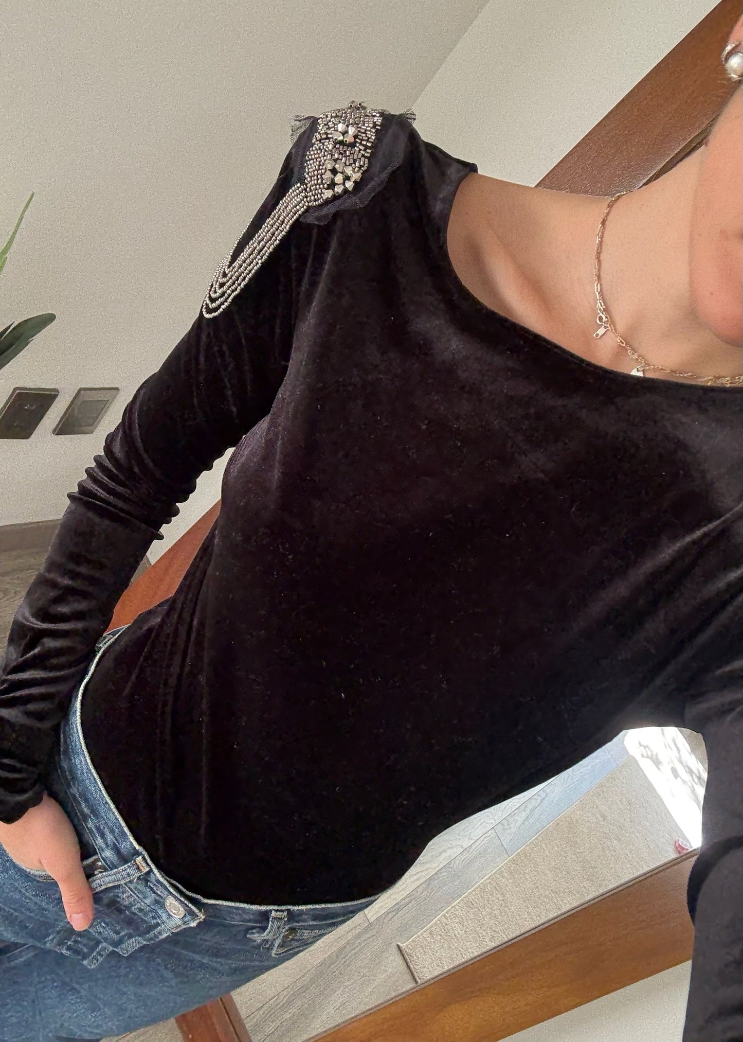 BODYSUIT VELVET COM HOMBRERAS