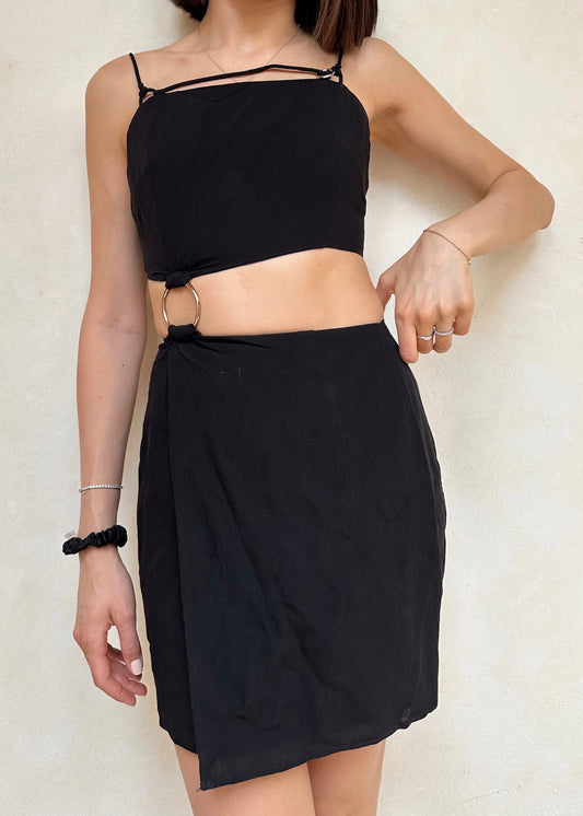 VESTIDO NEGRO MINI CON ARGOLLA