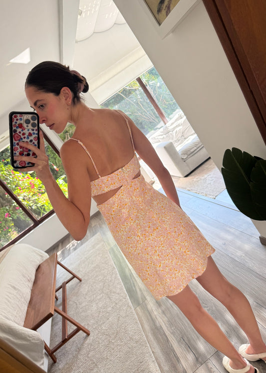 VESTIDO CON PRINT Y CUT OUTS MINI