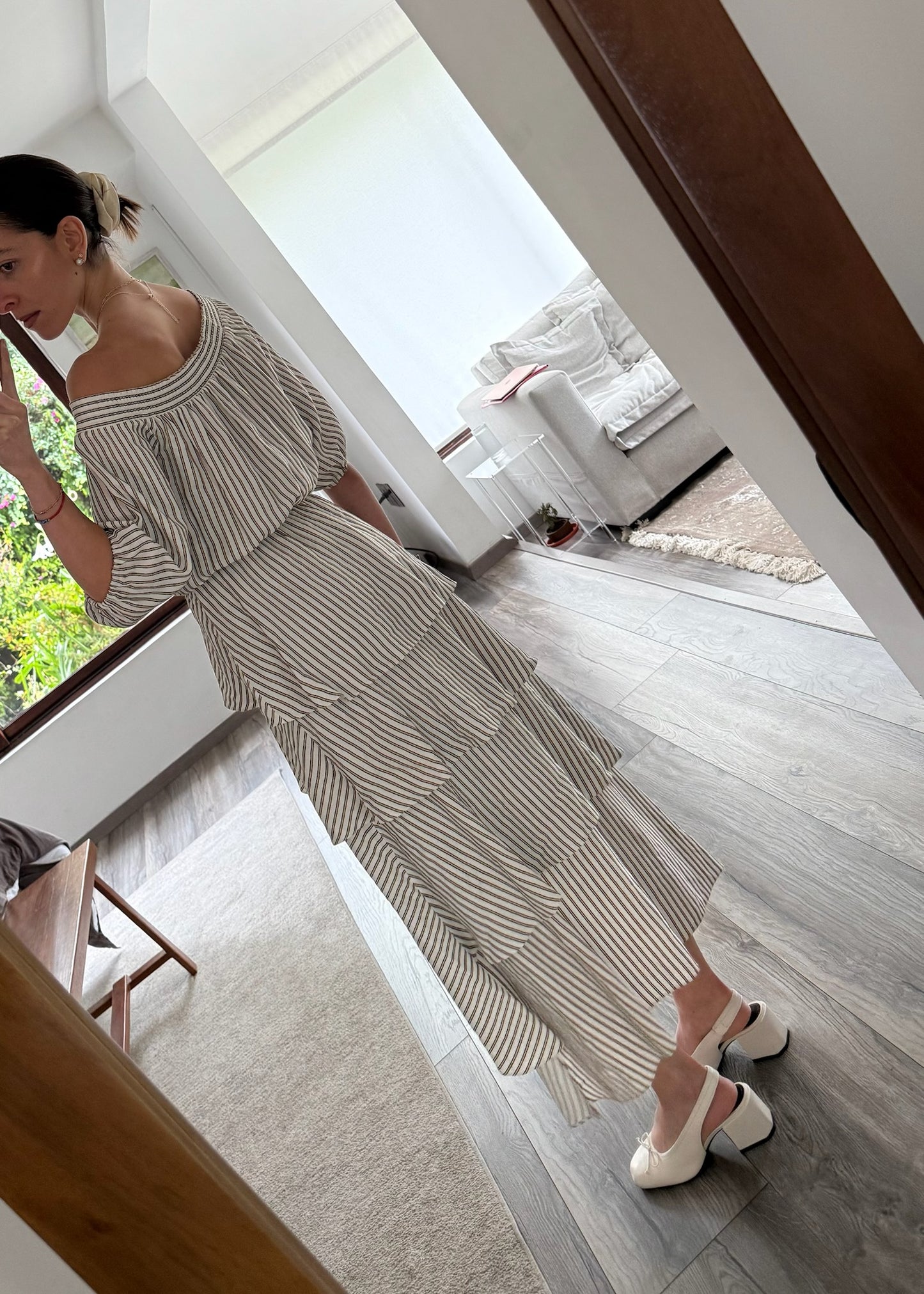 VESTIDO OFF THE SHOULDER CON OLANES