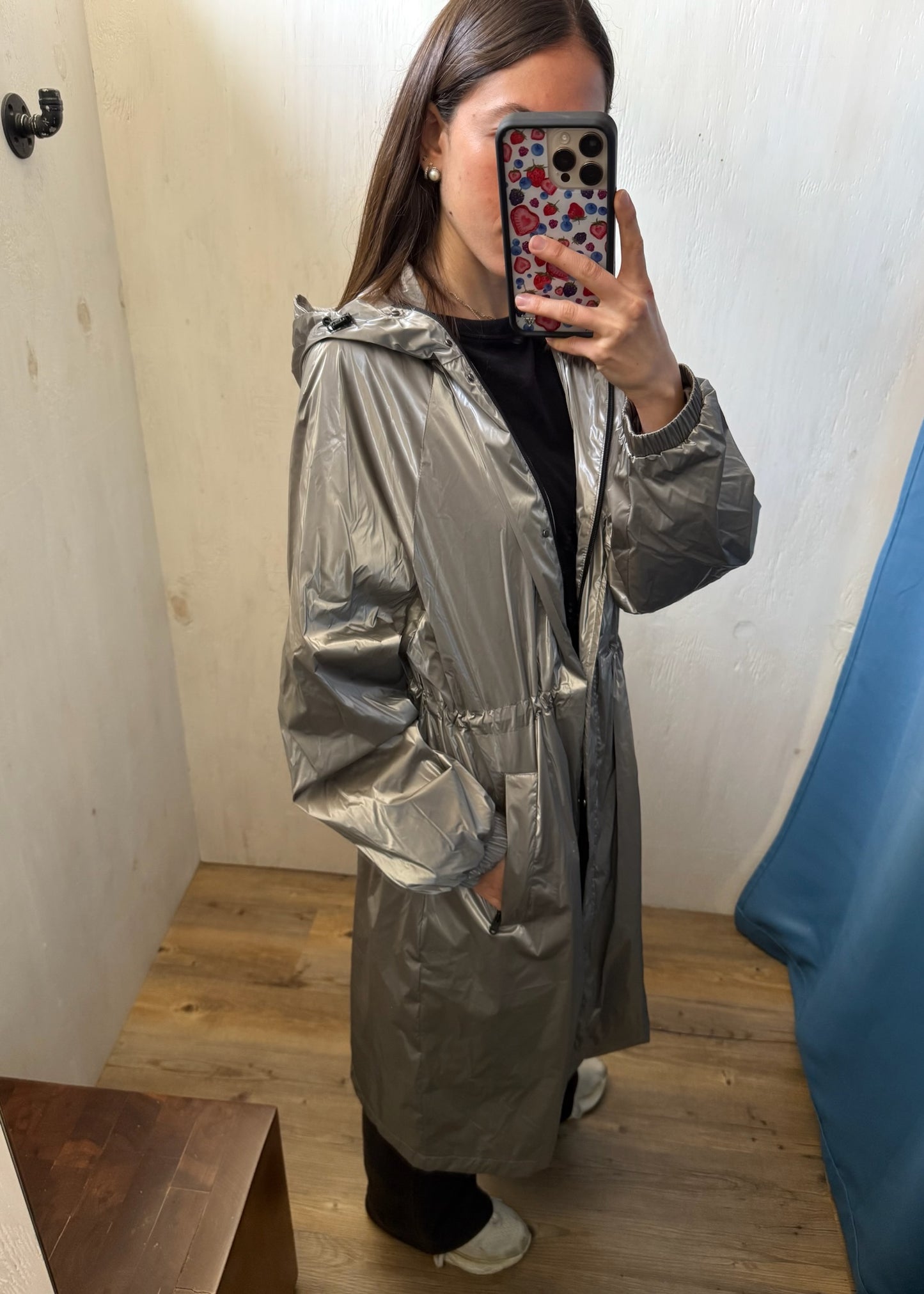 RAINCOAT PLATEADO