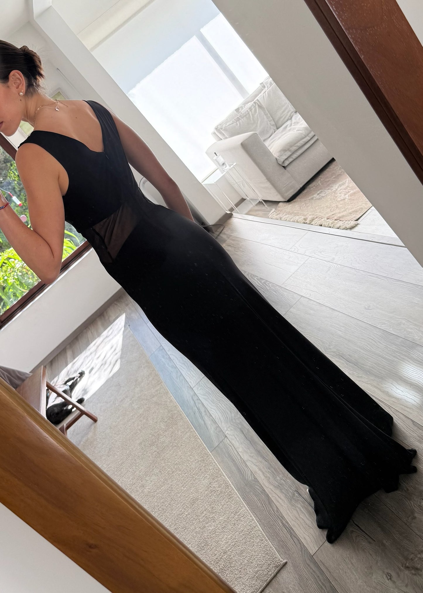 BLACK GOWN