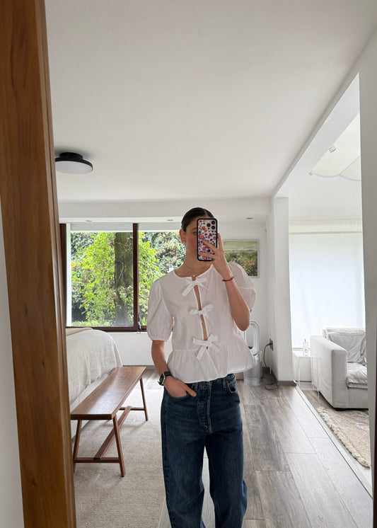 CAMISA BLANCA CON MOÑOS