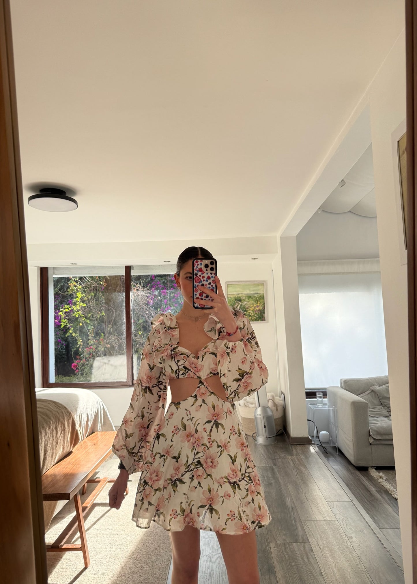 VESTIDO FLOREADO CON CUT OUTS