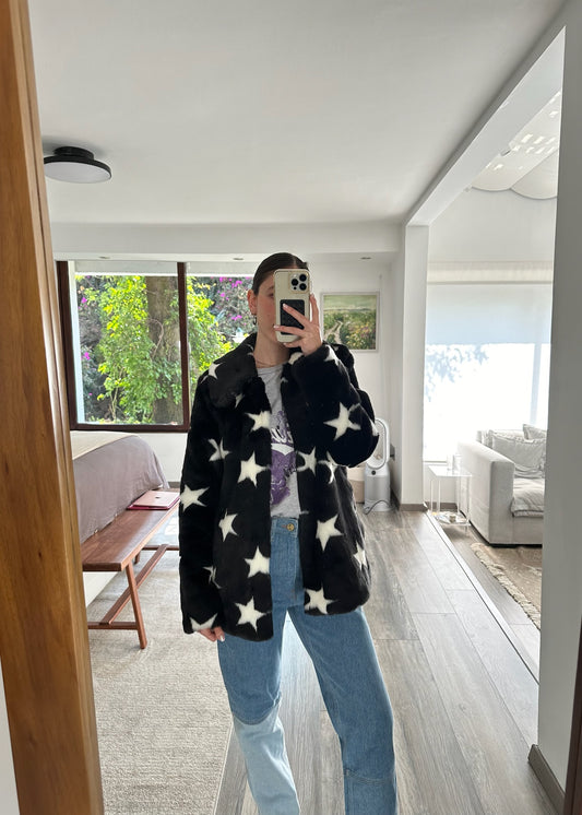 ABRIGO DE FAUX FUR CON ESTRELLAS