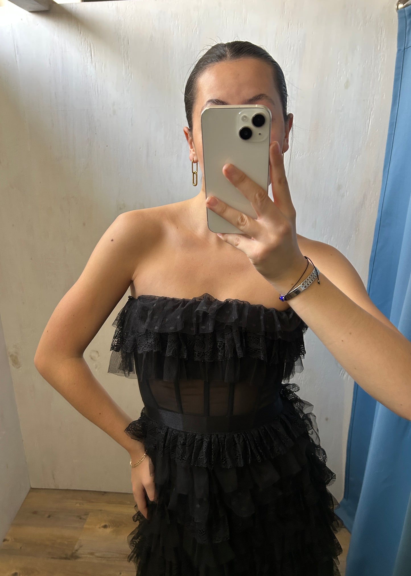 VESTIDO NEGRO CON OLANES