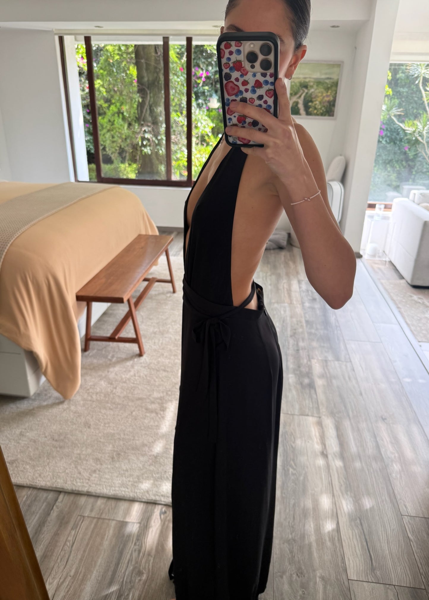 VESTIDO MAXI NEGRO ESCOTADO