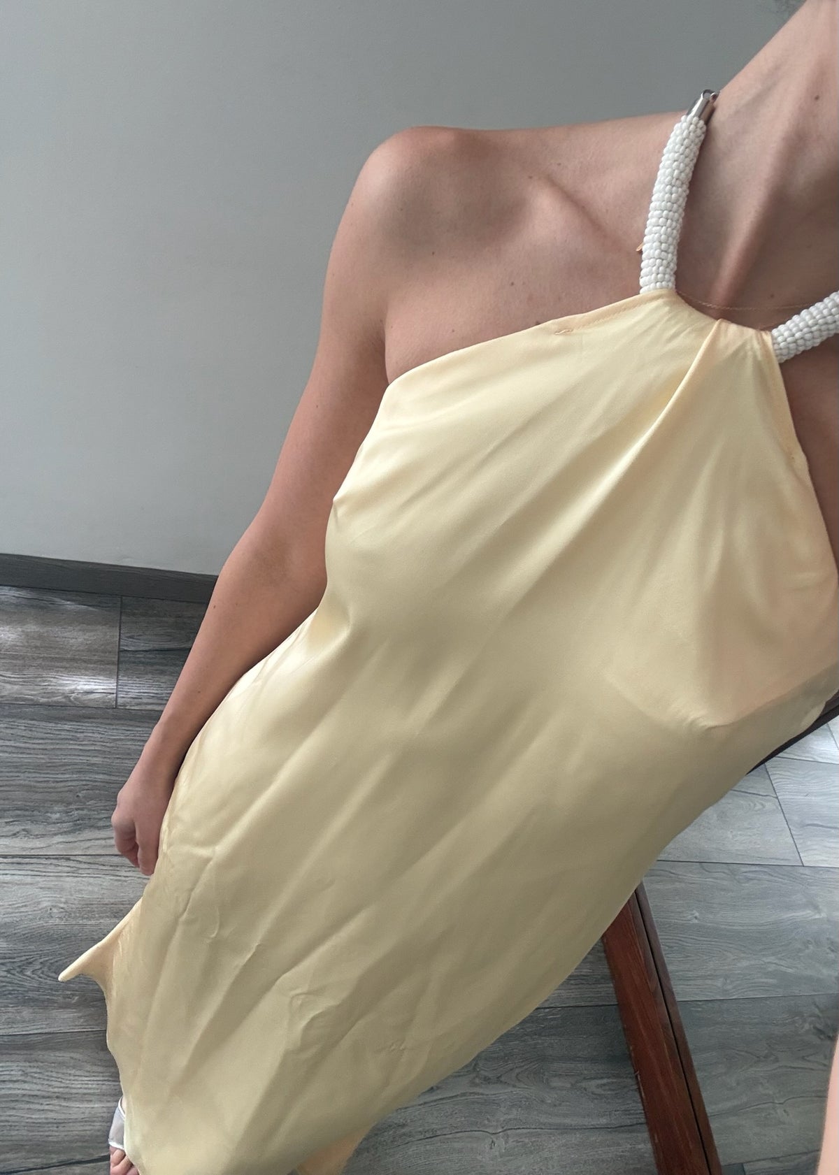VESTIDO BUTTER YELLOW HALTER