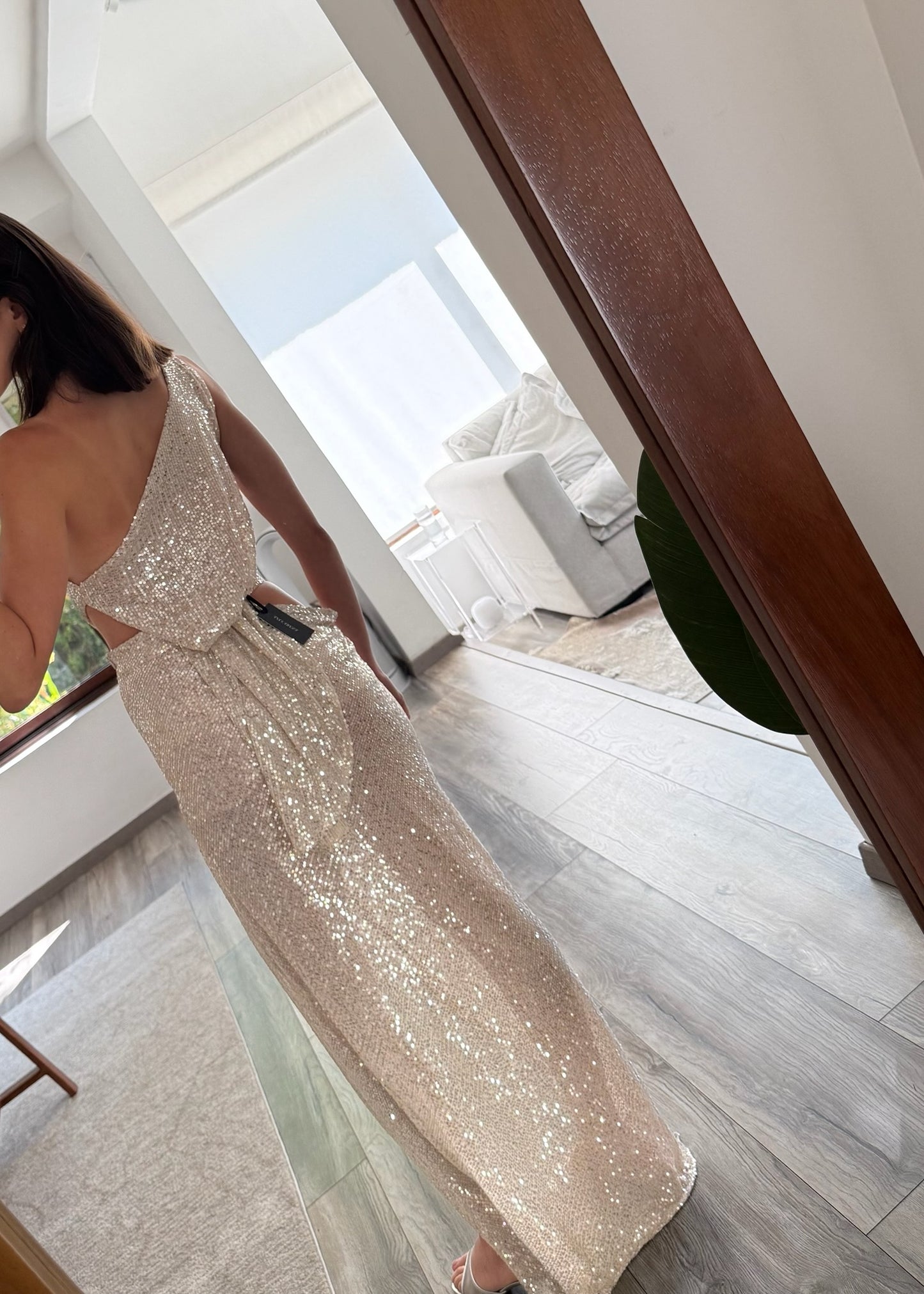 VESTIDO MIDI DE LENTEJUELAS CON CUT OUTS