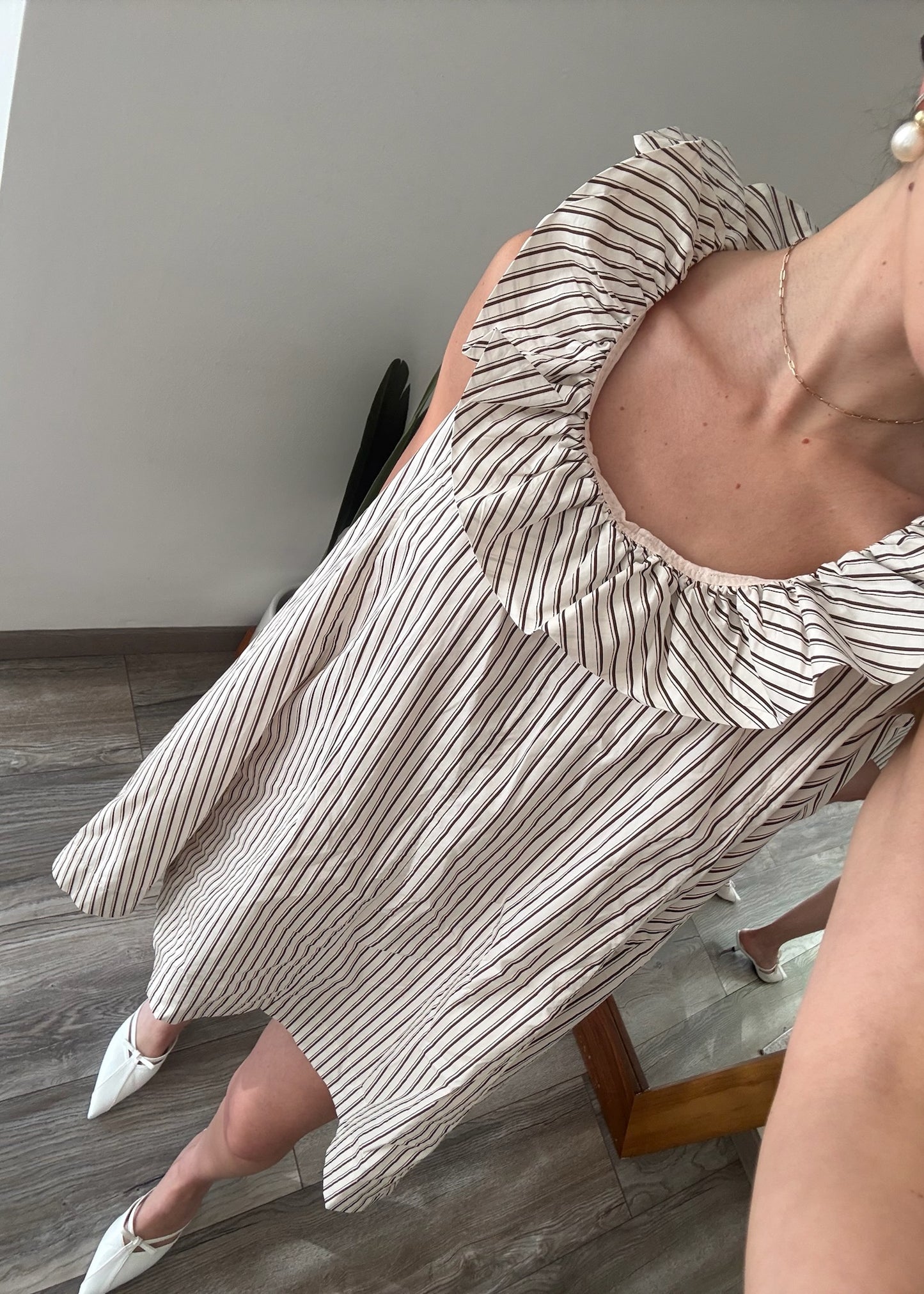 VESTIDO STRIPED CON CUELLO DE OLANES