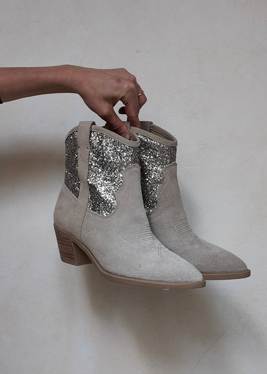COWBOY BOOTS