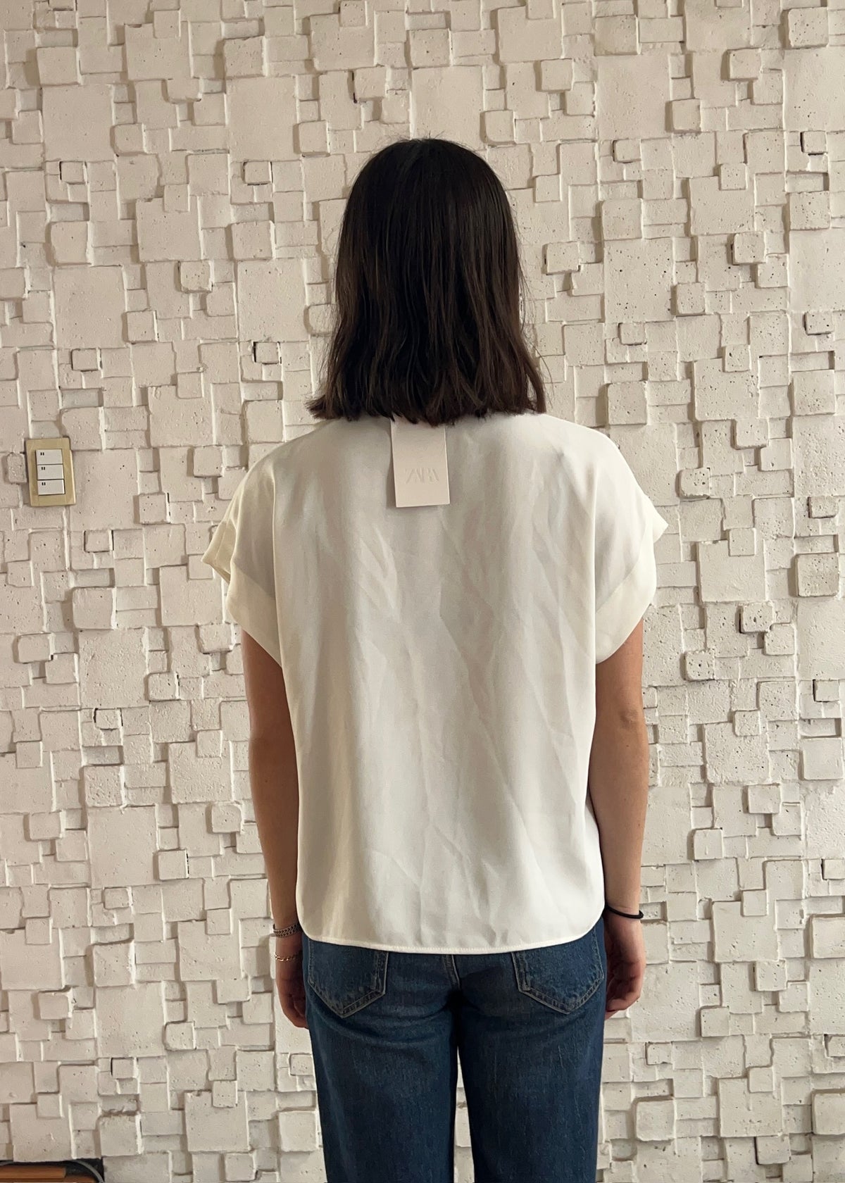 TOP CUELLO ALTO CON BOTONES