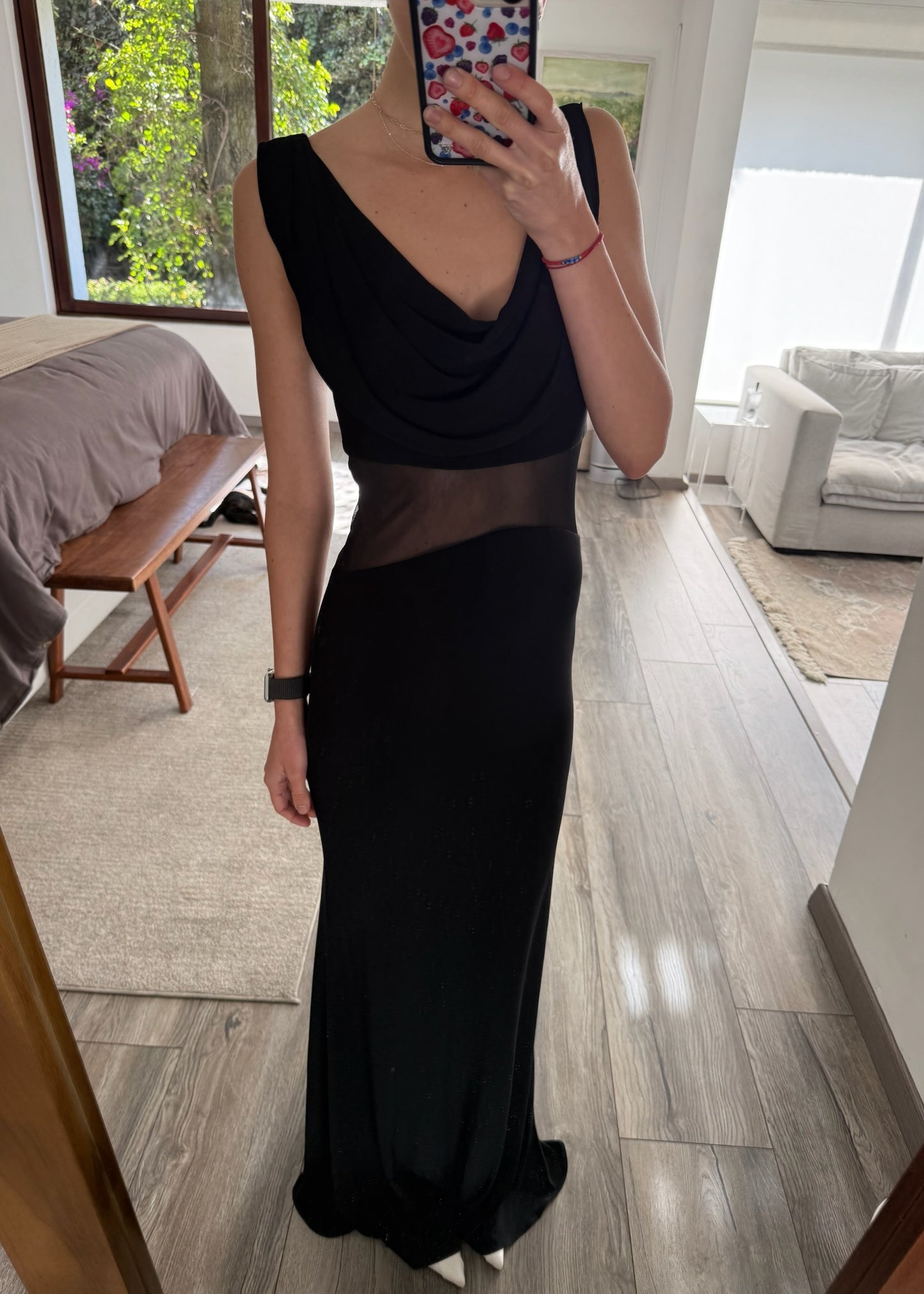 BLACK GOWN