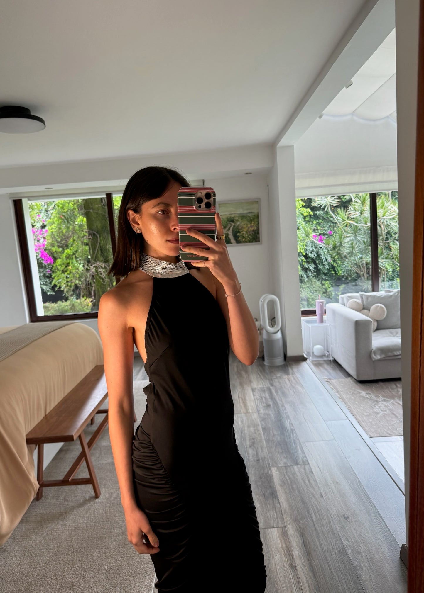 VESTIDO CUELLO HALTER Y TRIÁNGULO