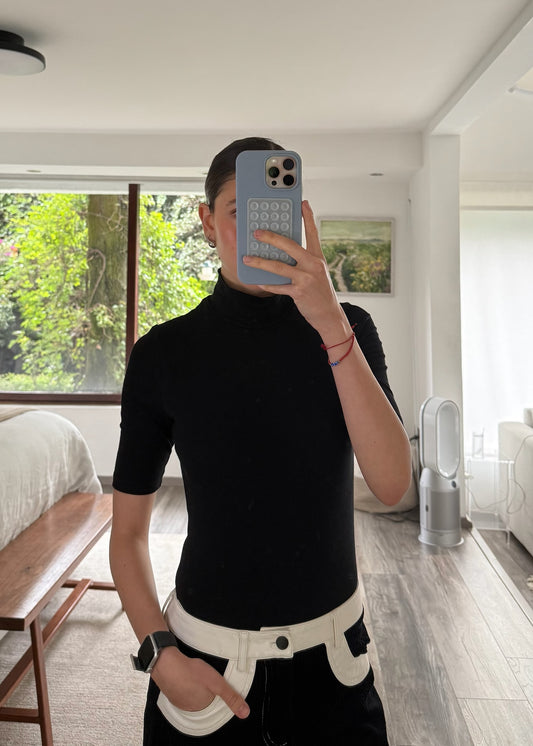 BODYSUIT NEGRO CON CUELLO ALTO