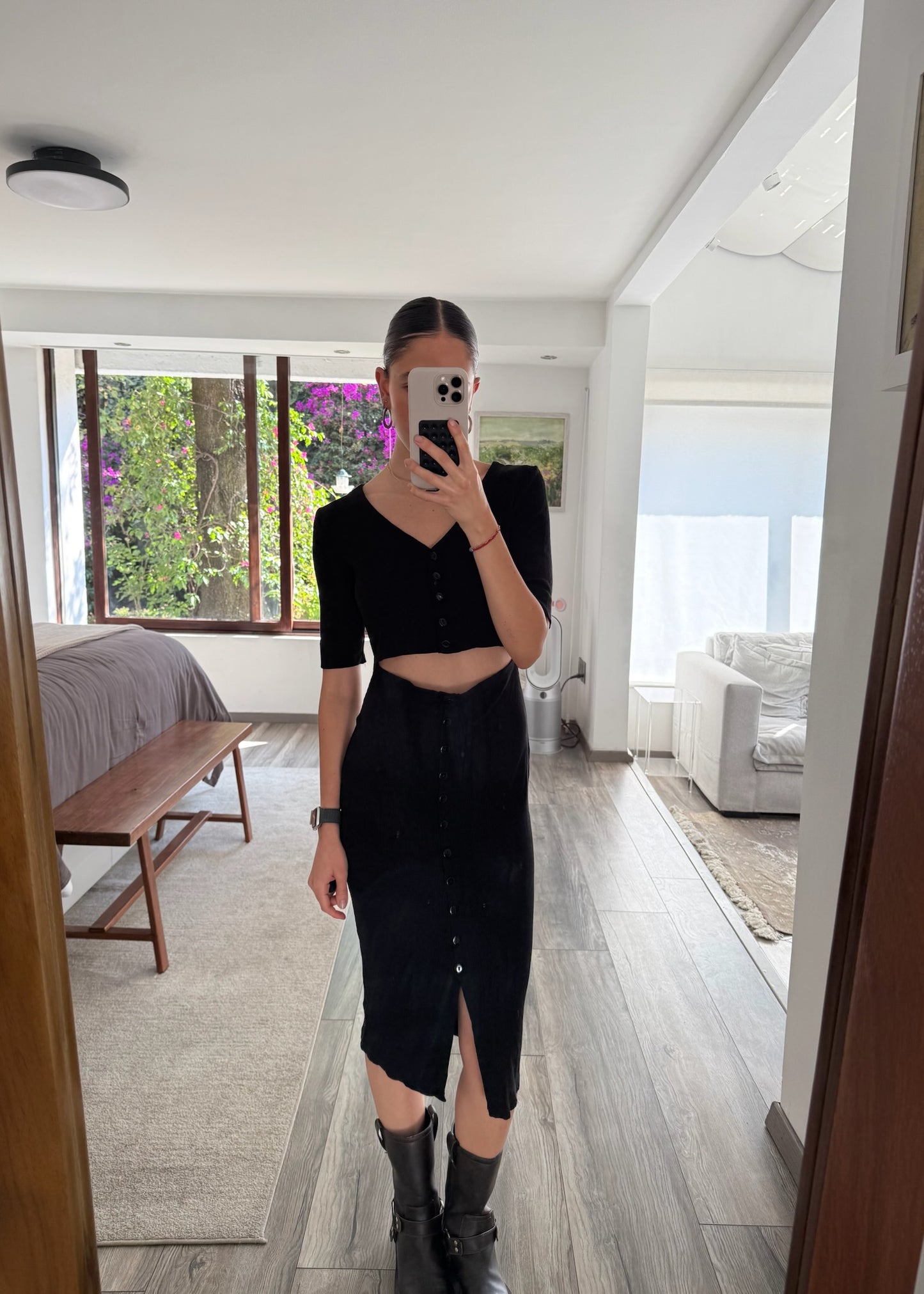 VESTIDO MIDI DE KNIT CON CUT OUTS