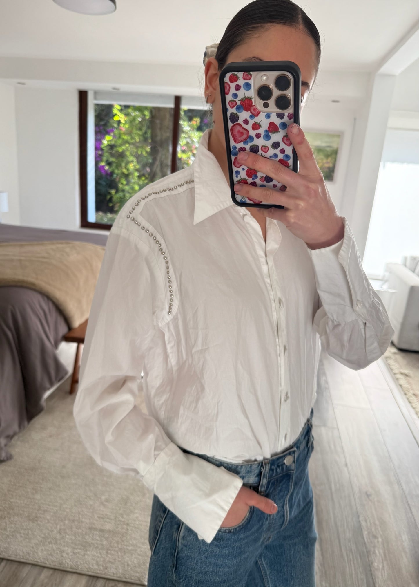 CAMISA BLANCA CON ESTOPEROLES