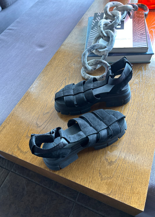ASHTON STRAPPY SANDALS
