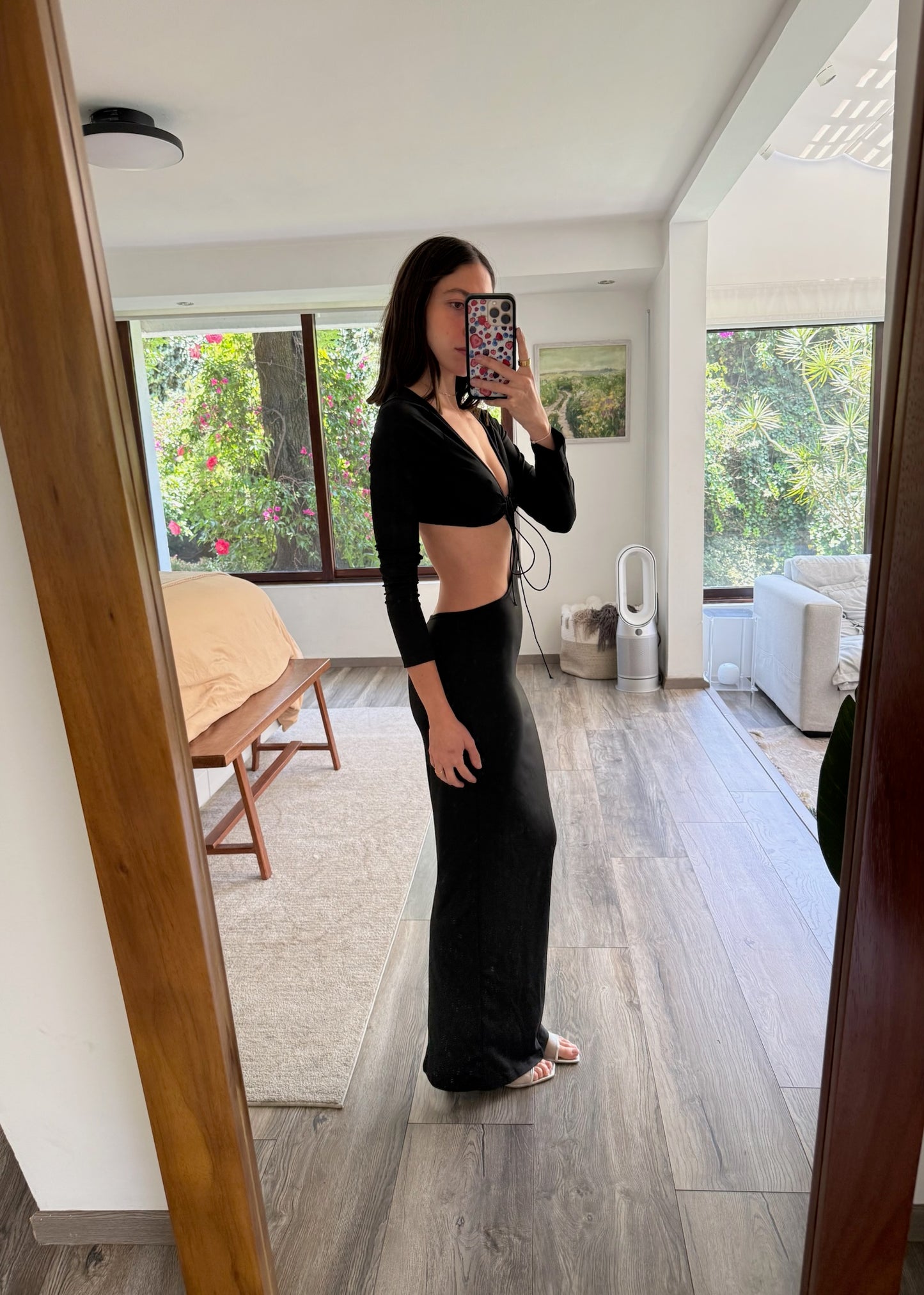 VESTIDO NEGRO MIDI CON CUT OUTS