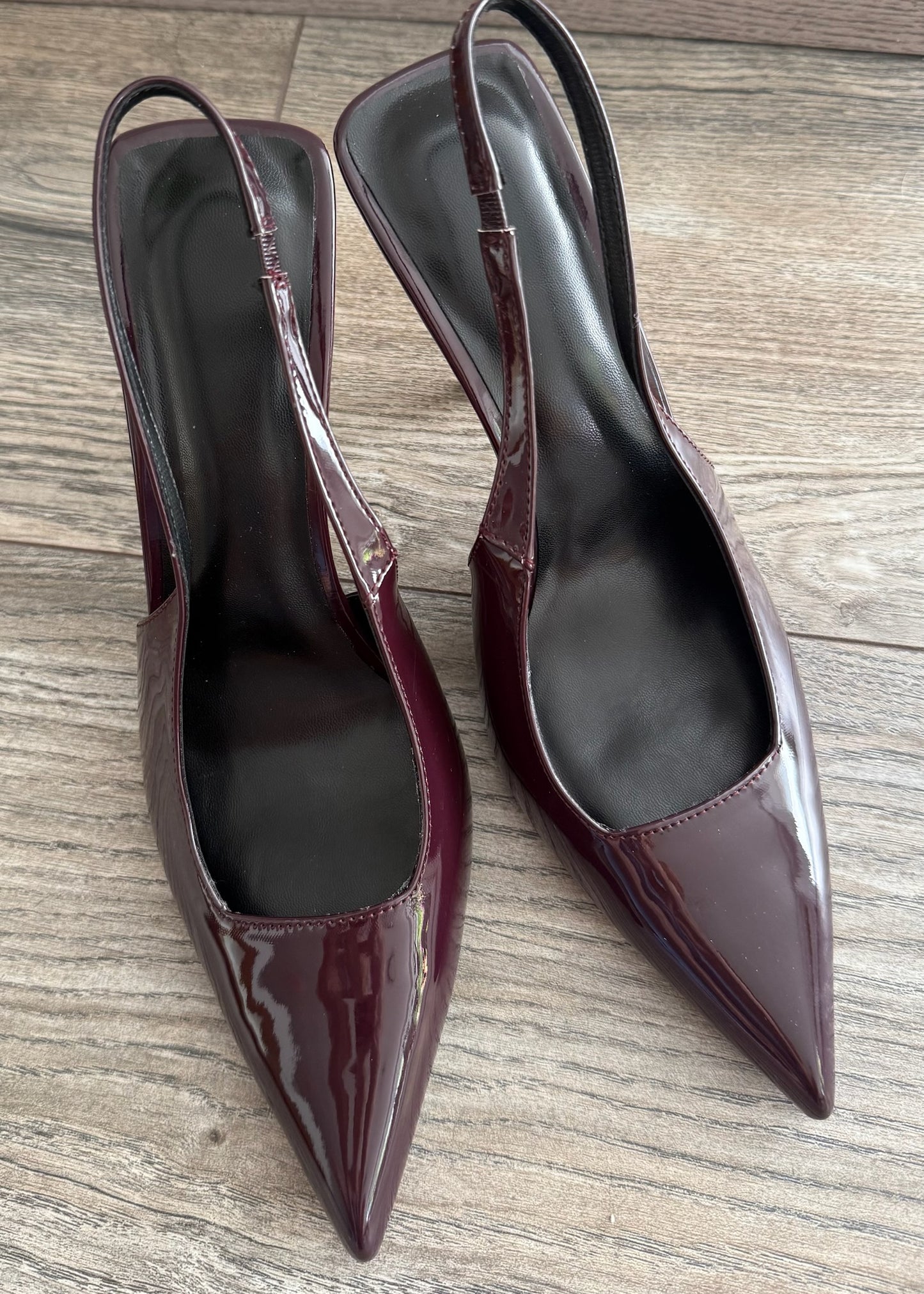 BURGUNDY KITTEN HEELS