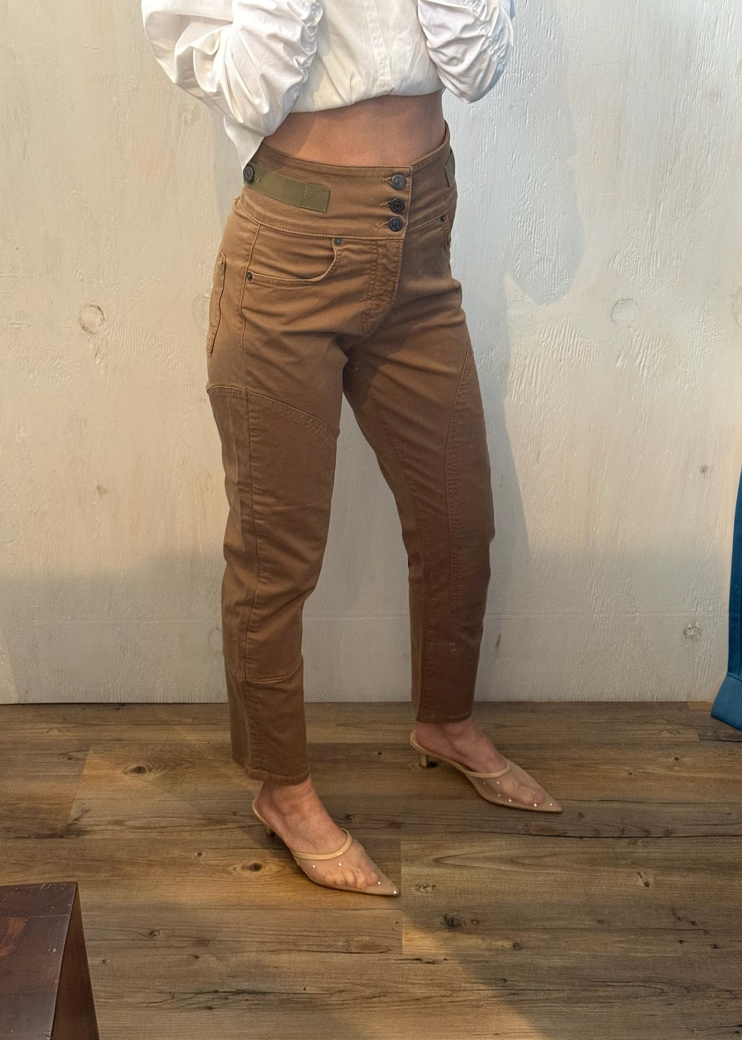 PANTALÓN CAMEL HIGH RISE