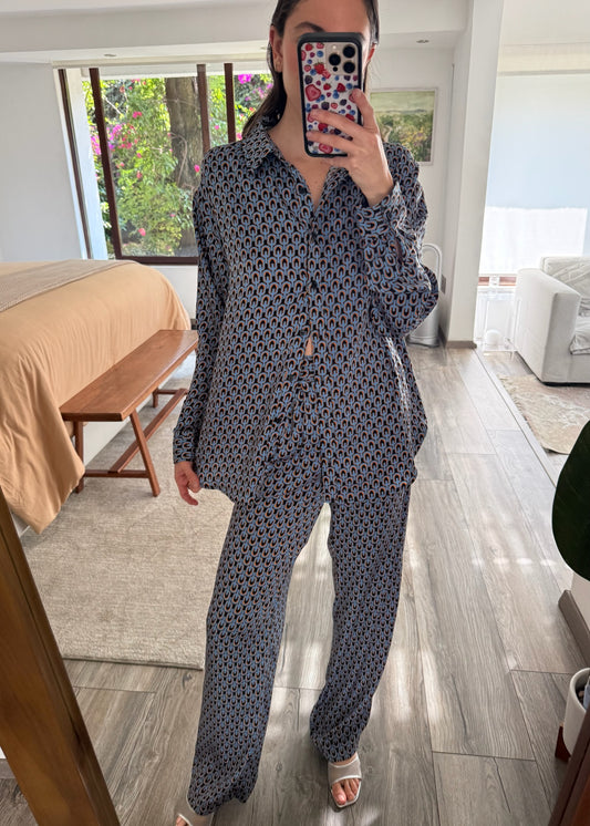 SET CAMISA Y PANTALÓN CON PRINT