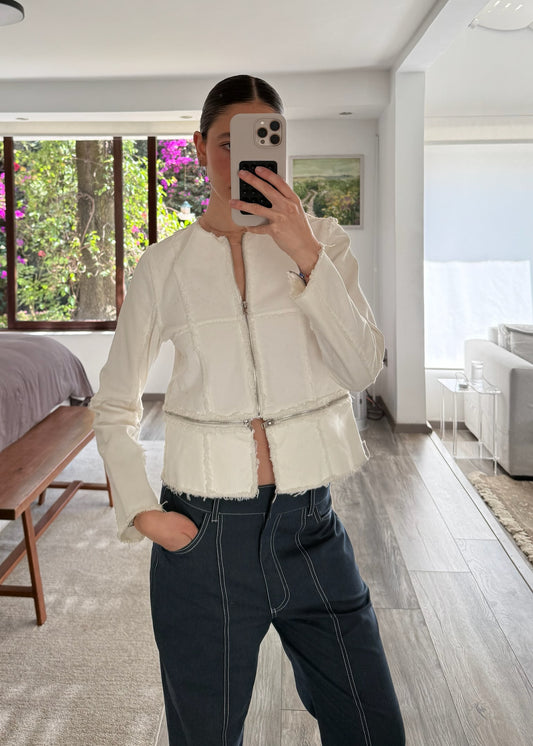 CHAMARRA DENIM BLANCA CON CIERRES