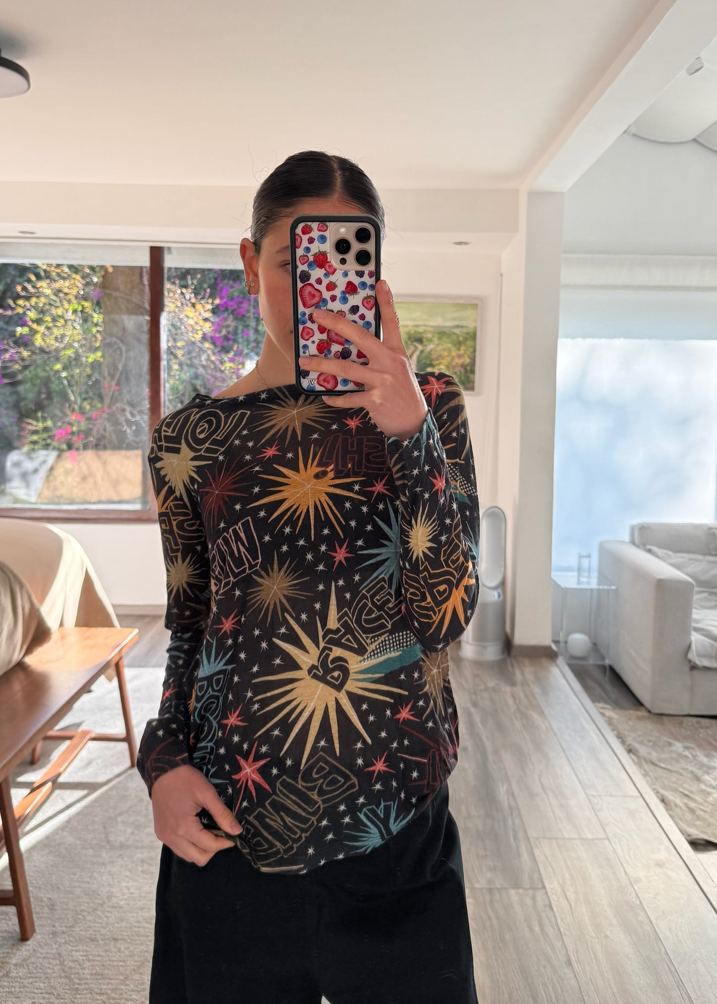 BLUSA SHEER CON PRINT MANGA LARGA