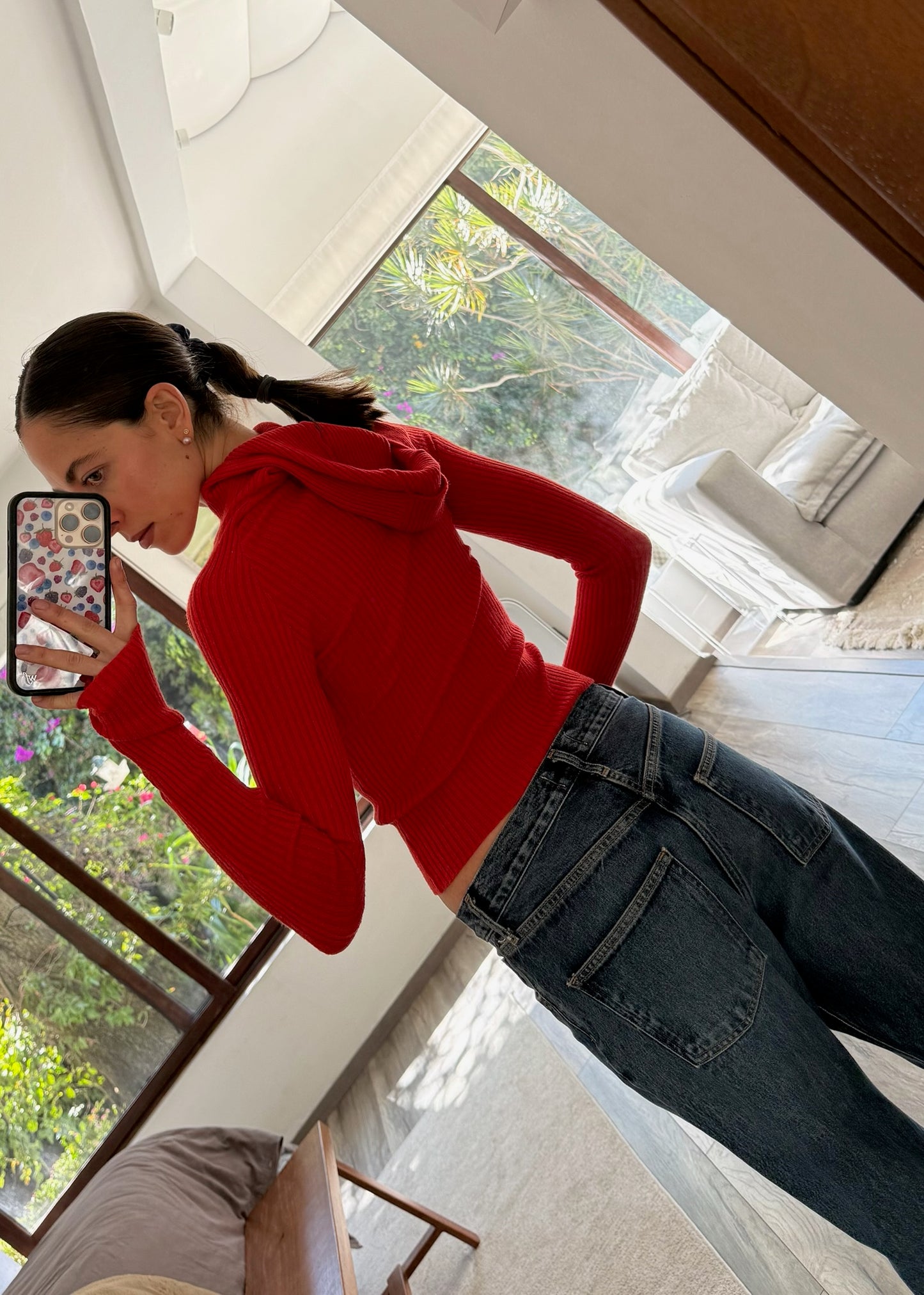 SUÉTER ROJO CON GORRO