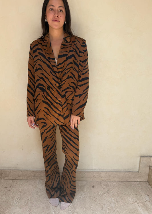 SUIT ANIMAL PRINT