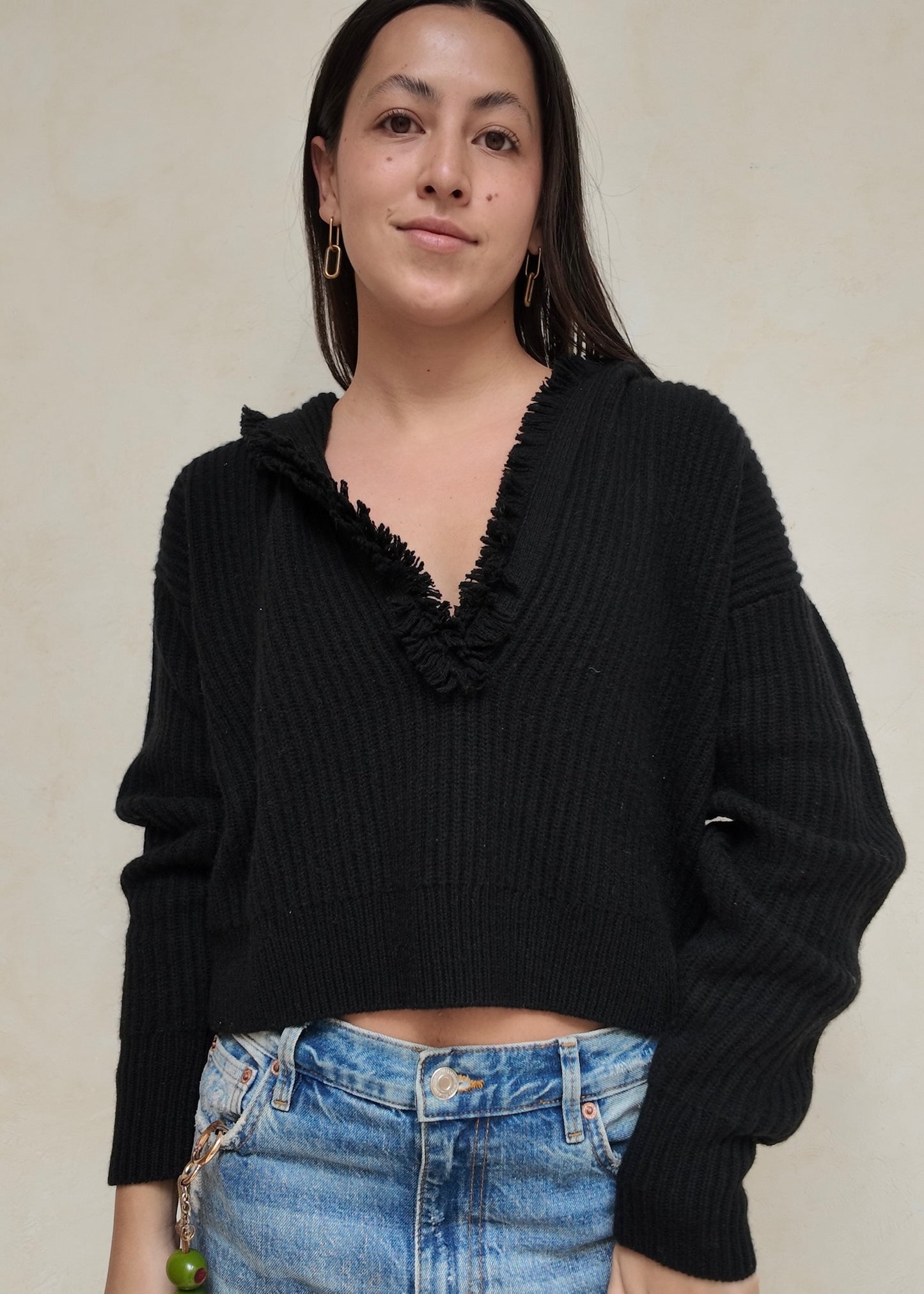 SUÉTER V NECK CON GORRO