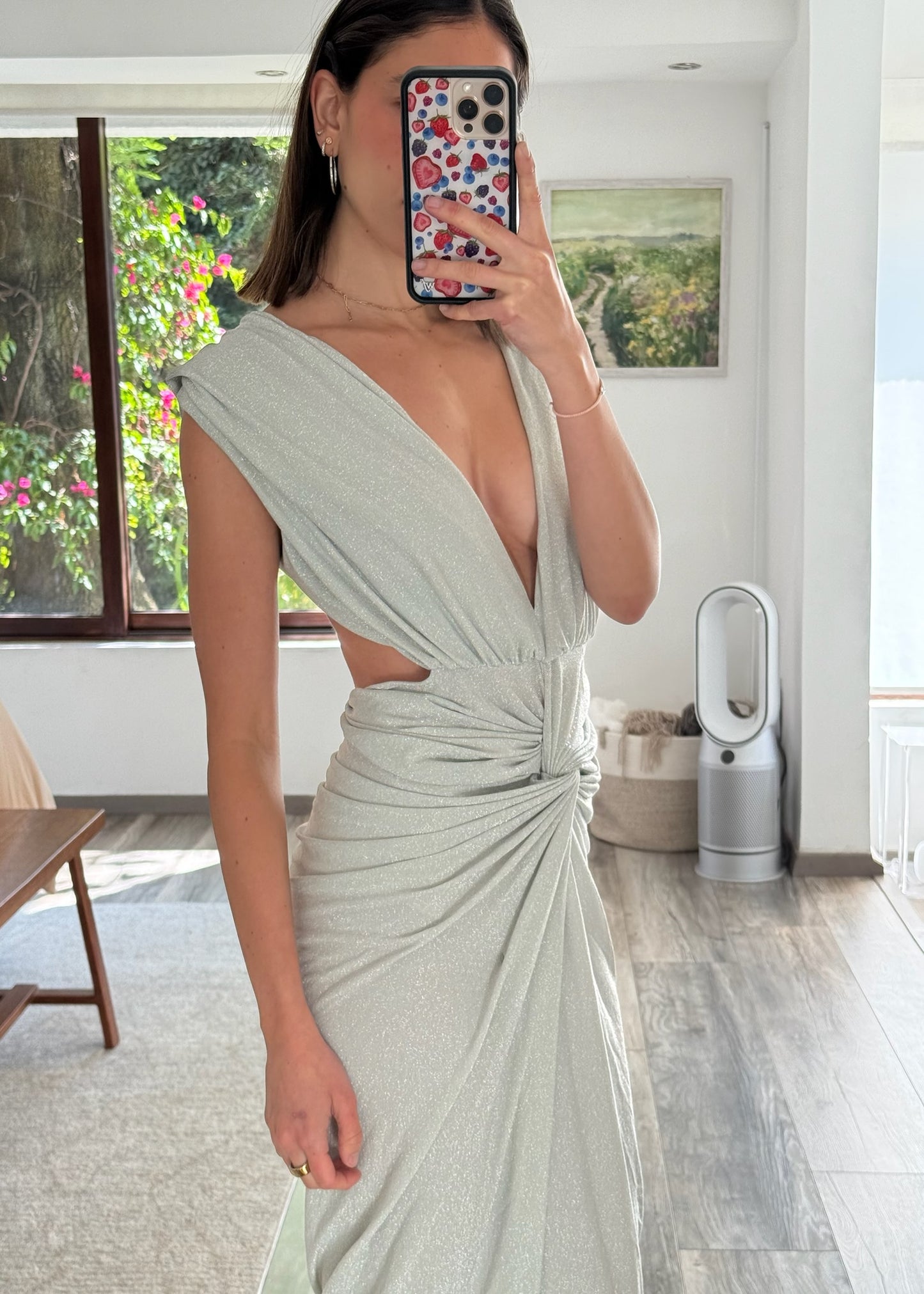VESTIDO MIDI PLATEADO CON ESCOTE