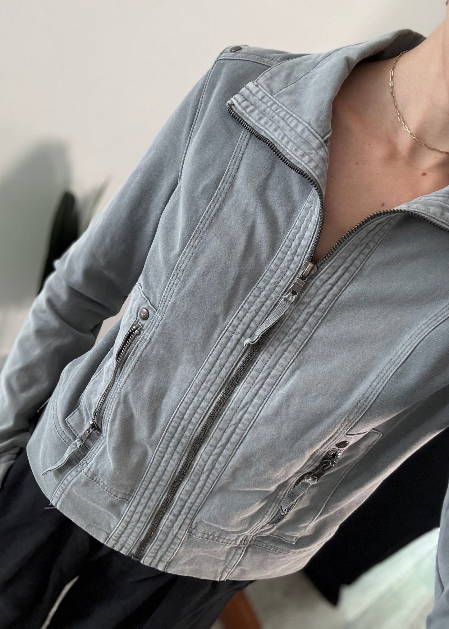 CHAMARRA GRIS CASUAL