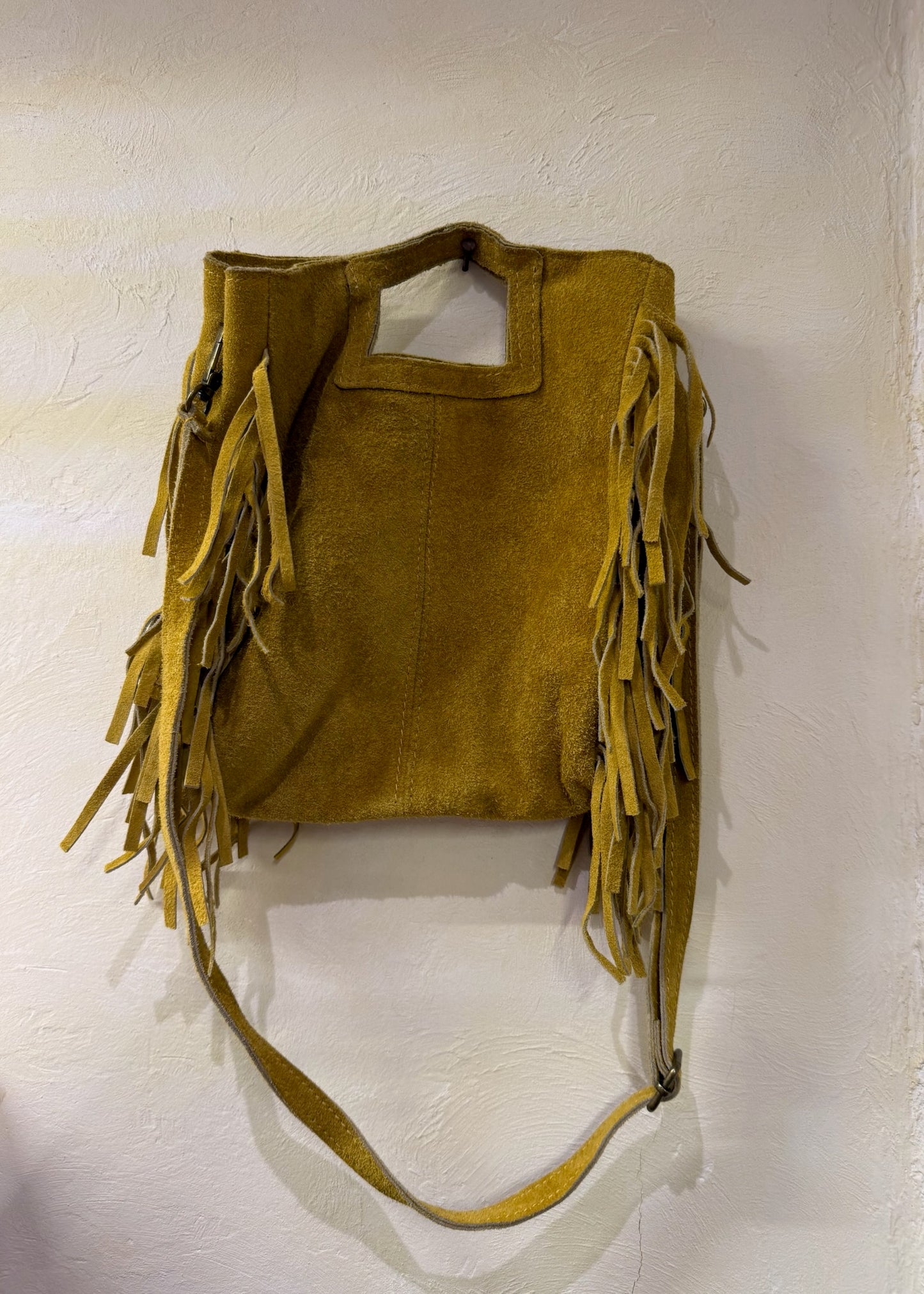 BOLSA DE PIEL CON FLECOS
