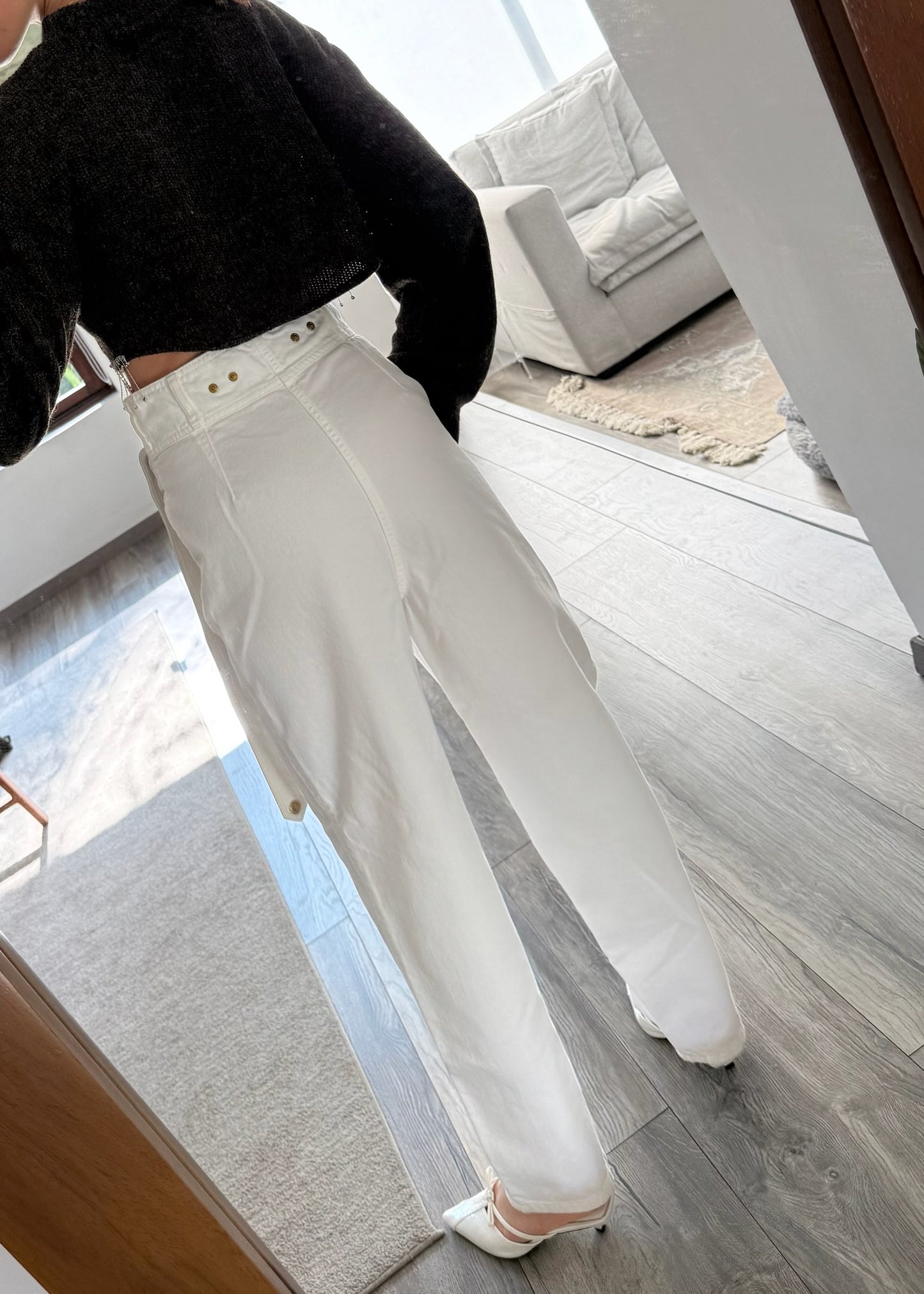 SUÉTER CROPPED CON BRILLANTITOS