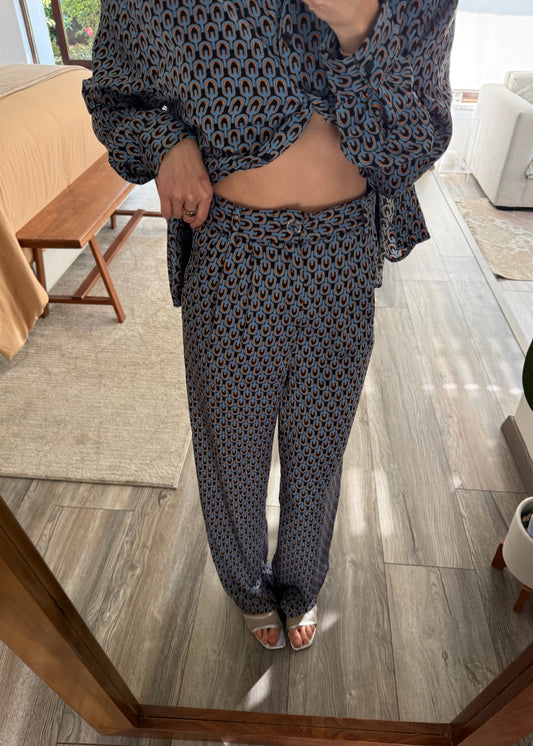 SET CAMISA Y PANTALÓN CON PRINT