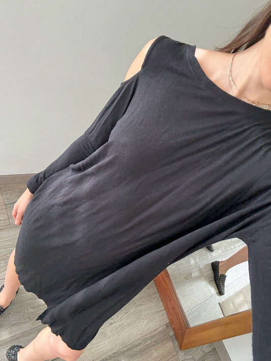 VESTIDO CASUAL CON HOMBRO ABIERTO