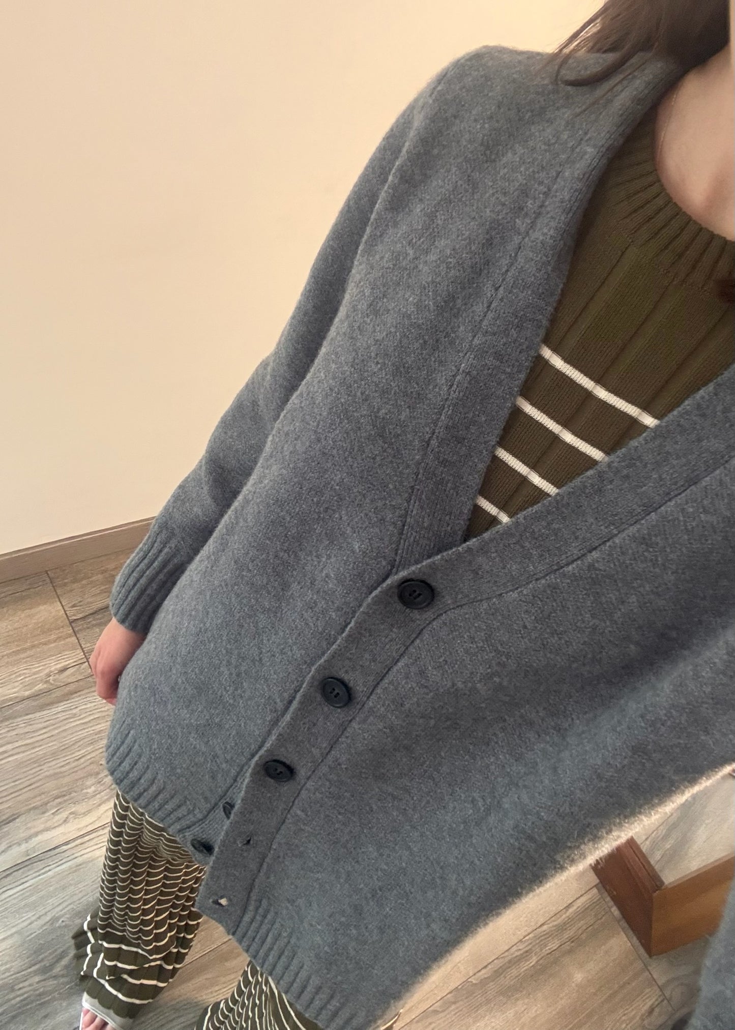 CARDIGAN GRIS BÁSICO