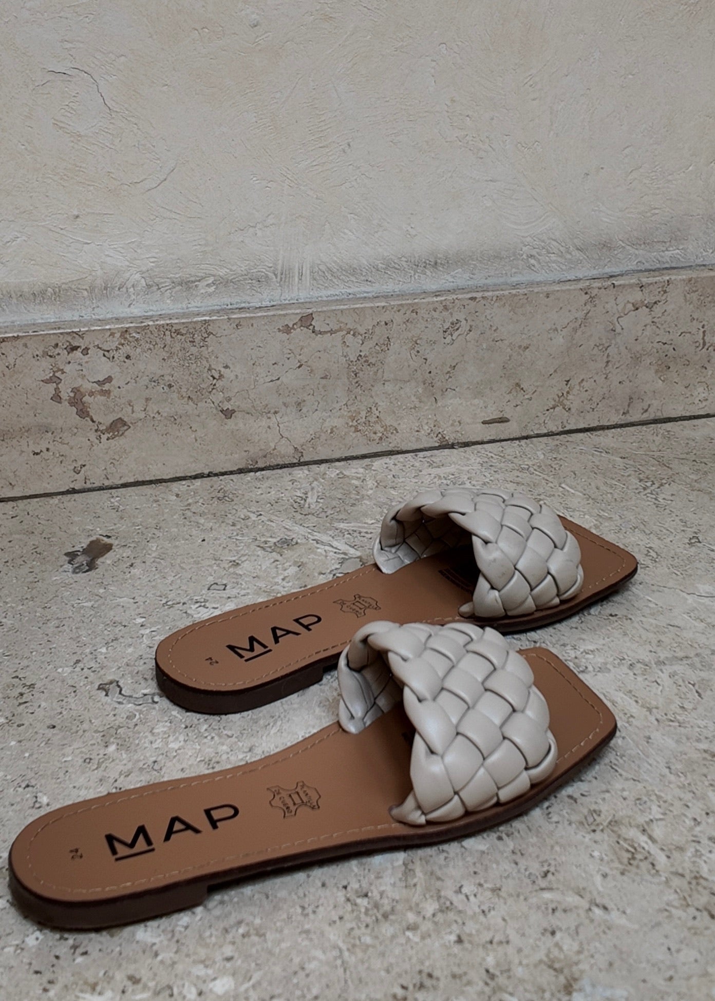 SANDALIAS DE PIEL BEIGE